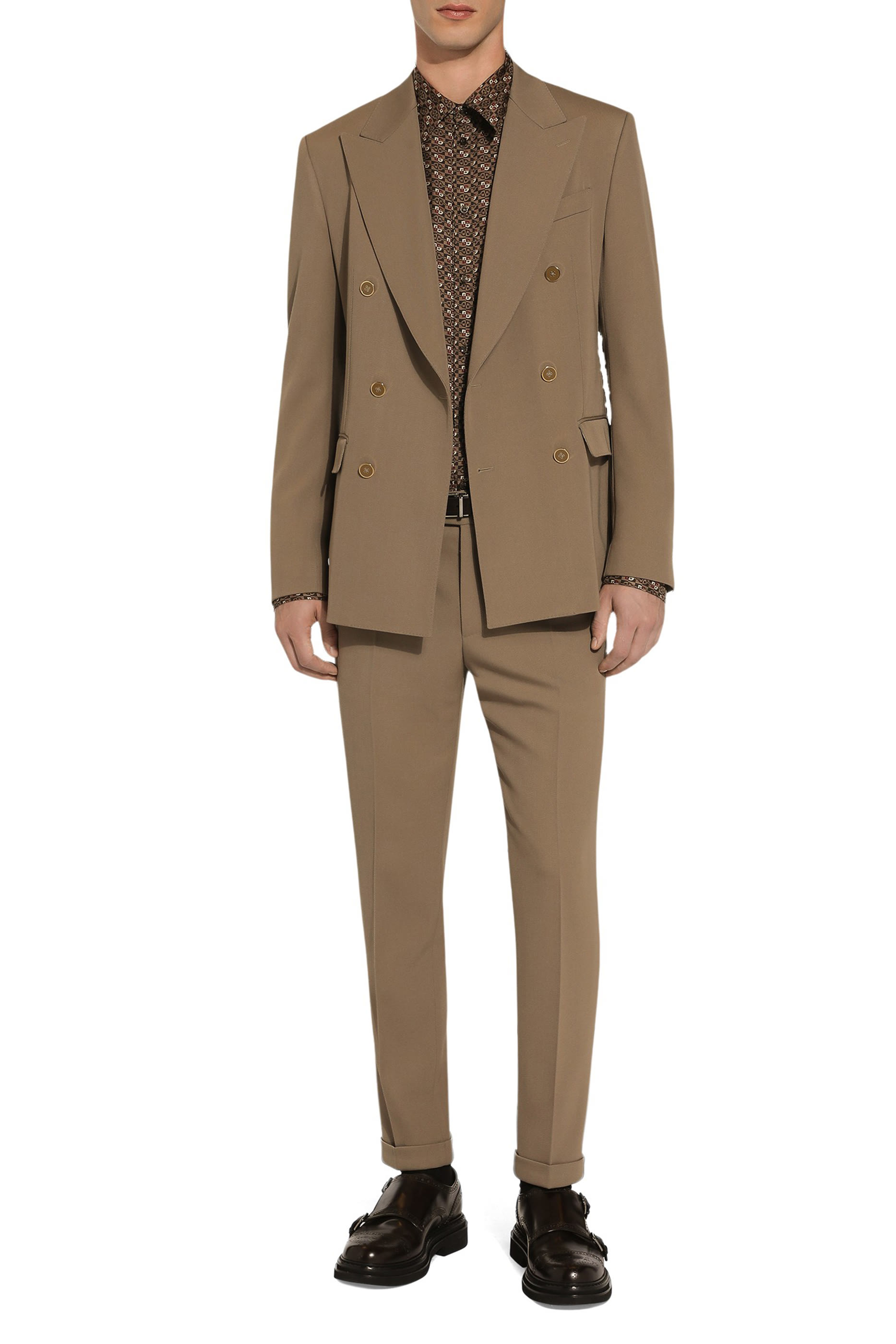 قميص بقصة مارتيني ونقشة ربطة عنق حرير