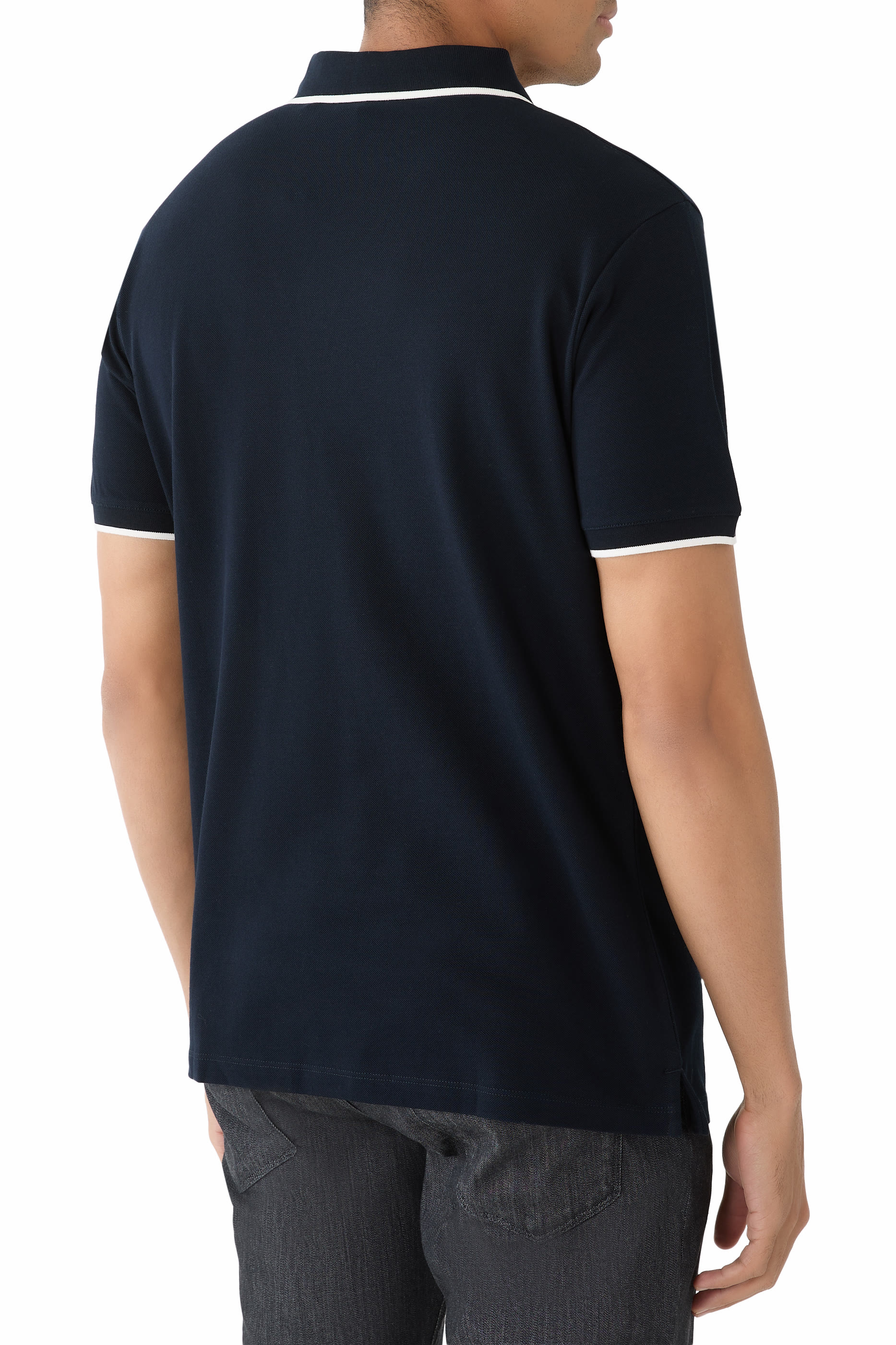 قميص بولو بياقة على شكل حرف V مزين بشعار الماركة صغير