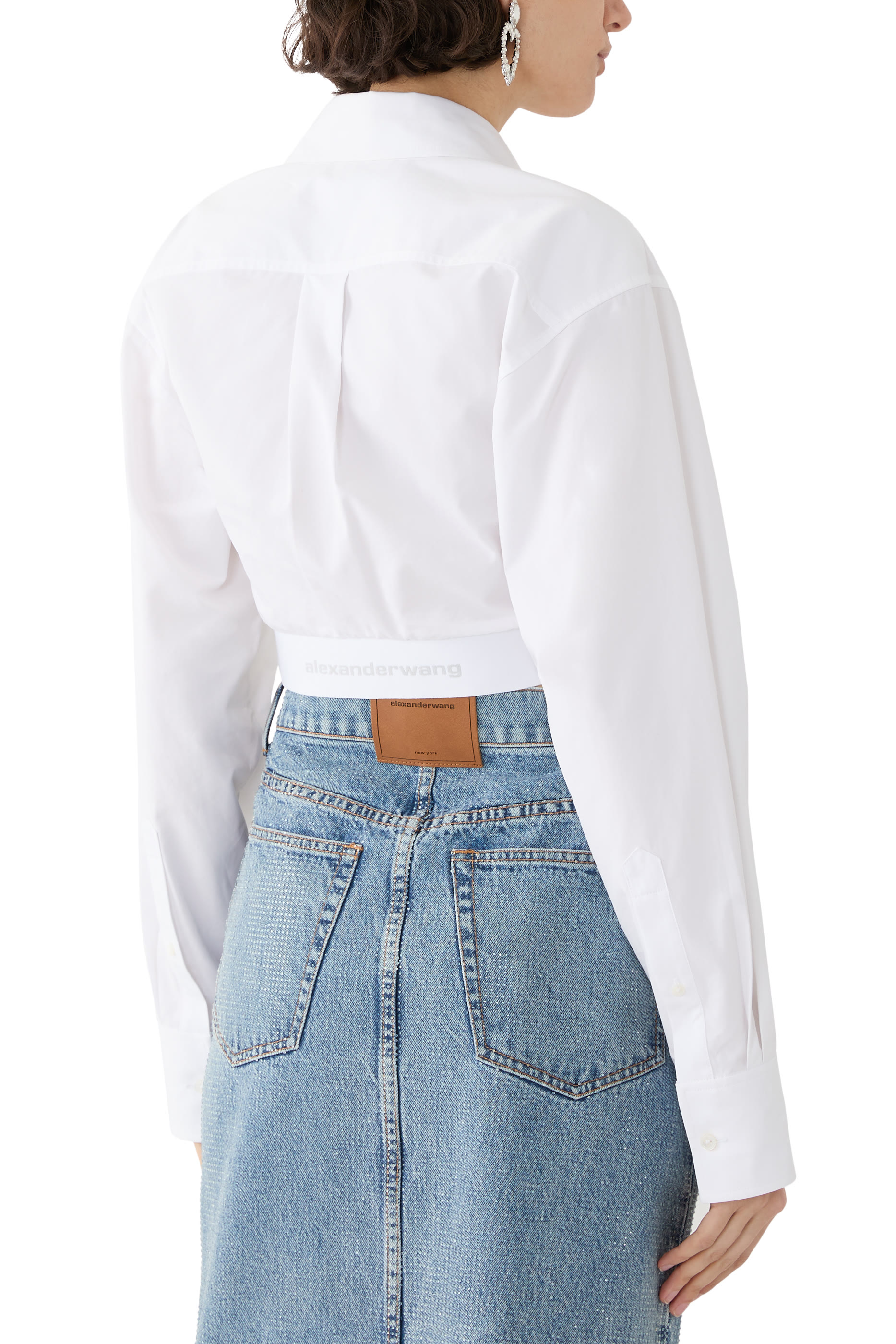 قميص بقصة قصيرة بشعار الماركة