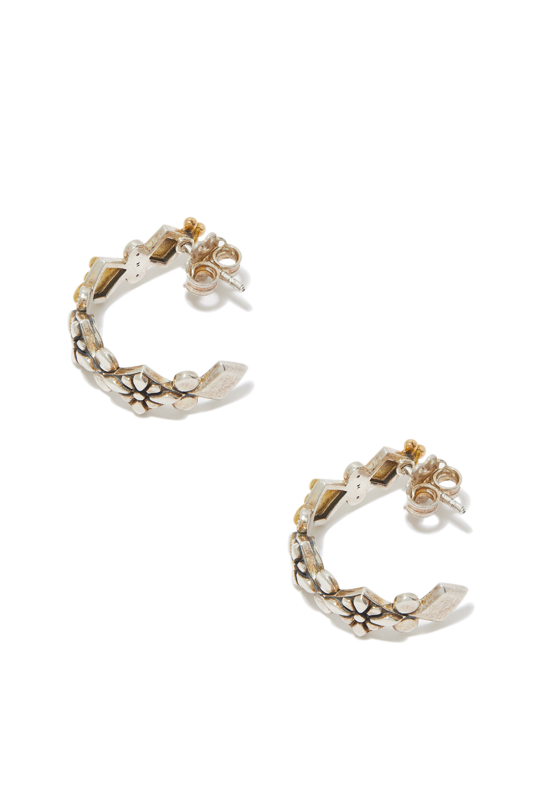 أقراط ترايبل مزينة بزهور ذهب أصفر عيار 18 قيراط وفضة إسترلينية وجمشت