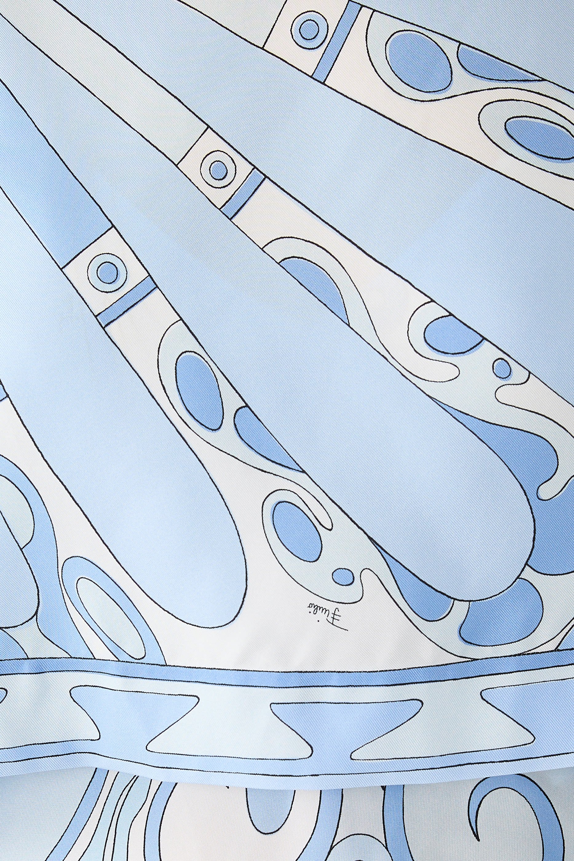 فستان بطبعة اوركيديه وسوليل بكاب