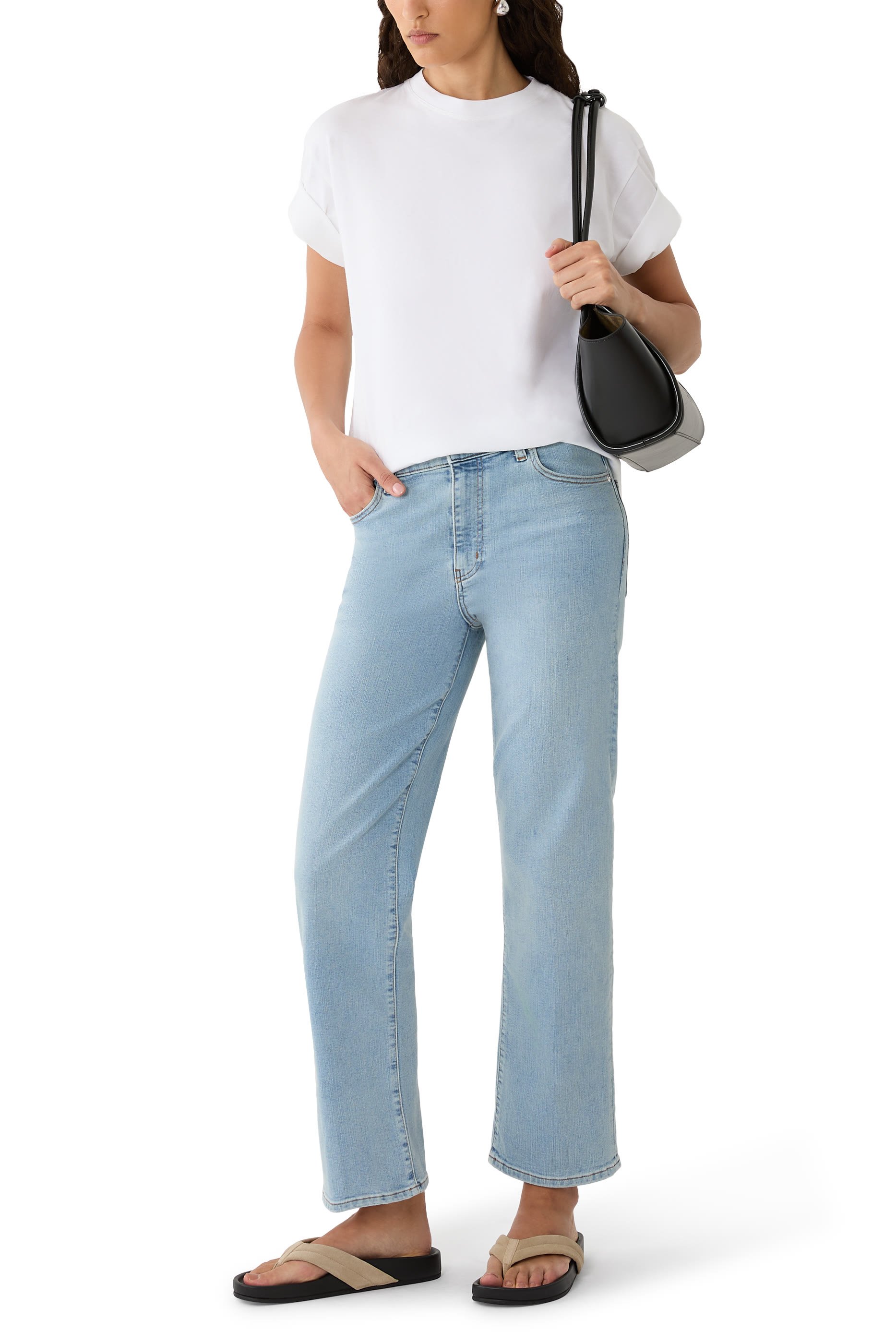 حذاء خفيف 40 بتصميم ثونج وتفاصيل محاكة شمواه