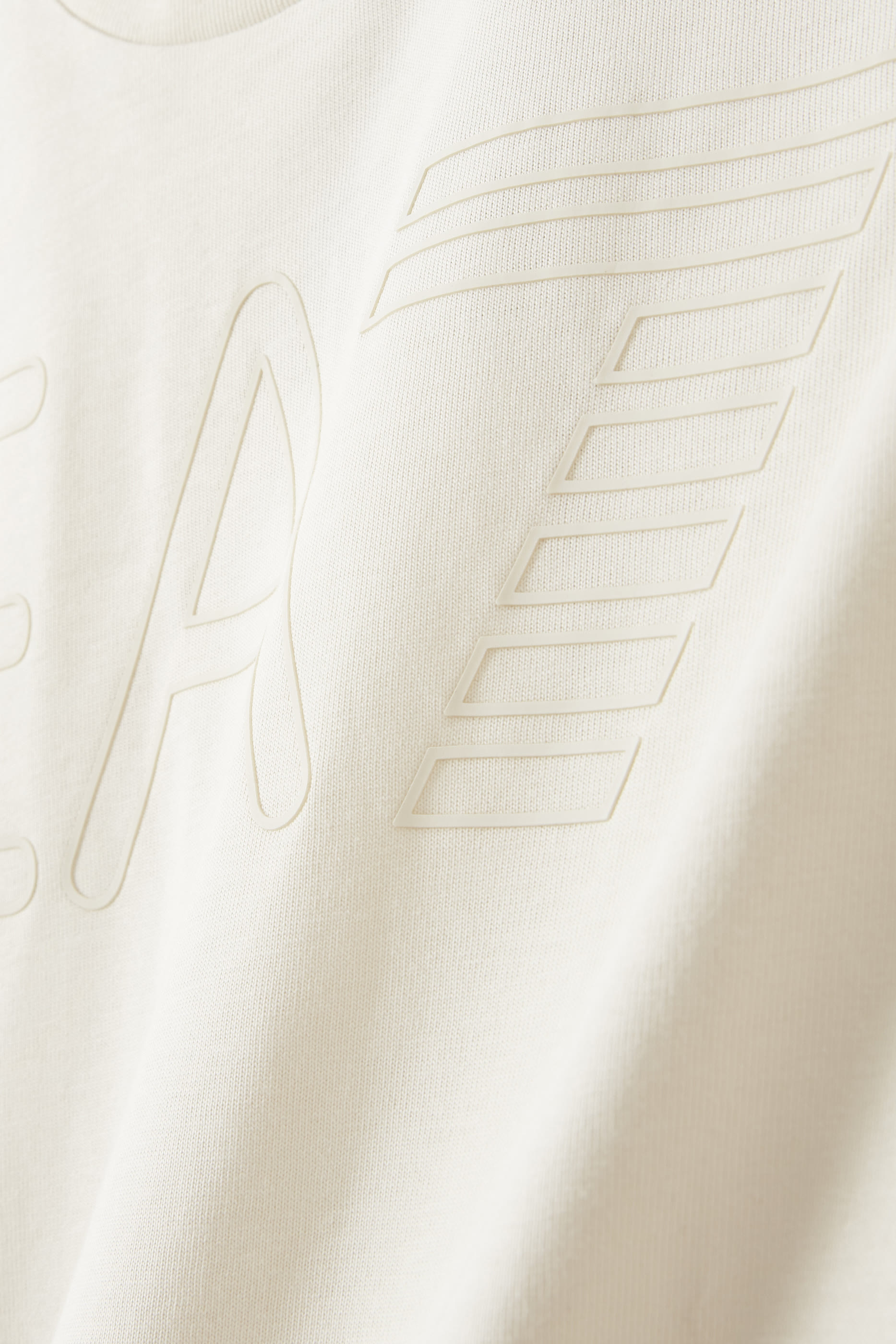 تيشيرت بشعار الماركة بحجم كبير للأطفال