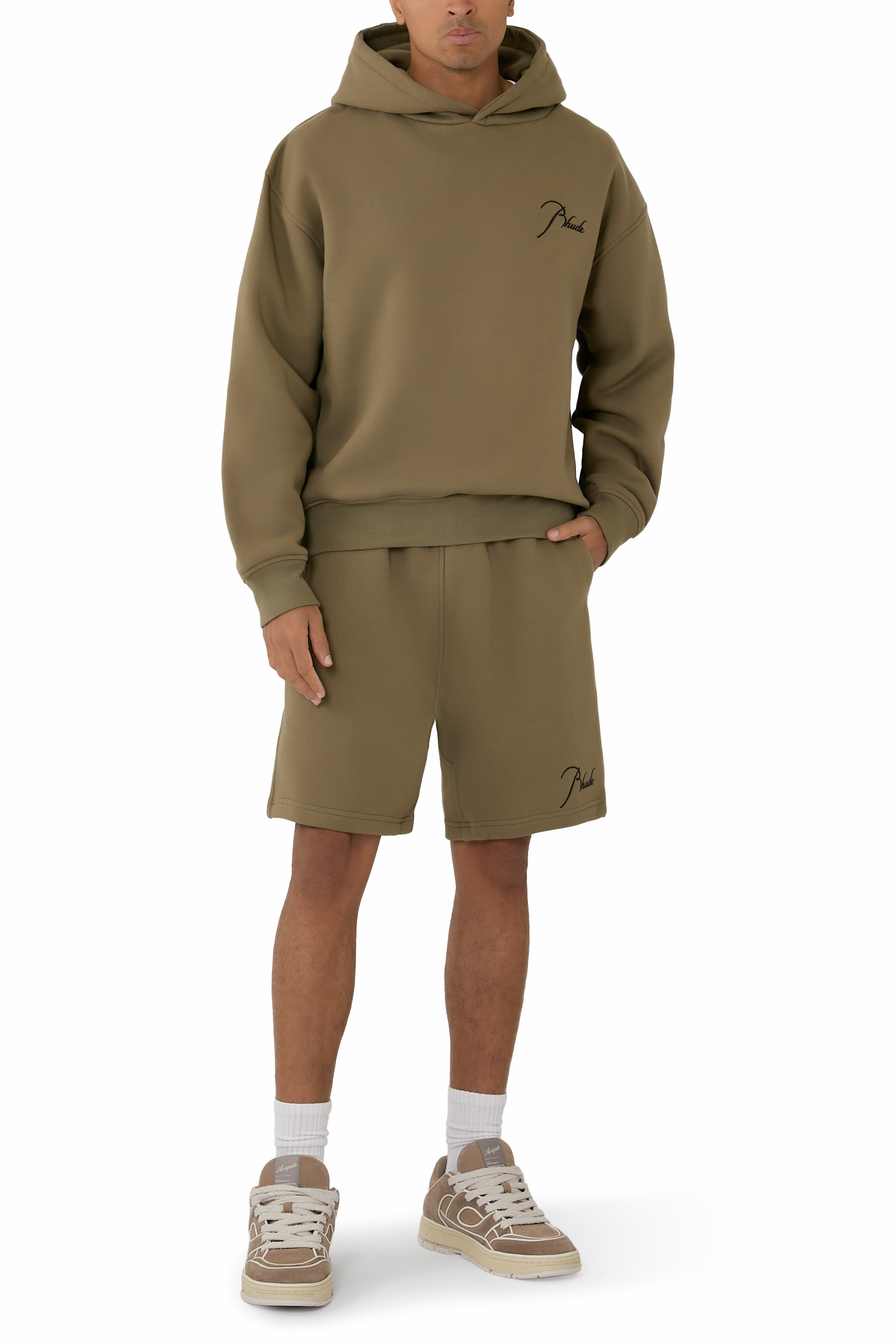 شورت رياضي بشعار الماركة