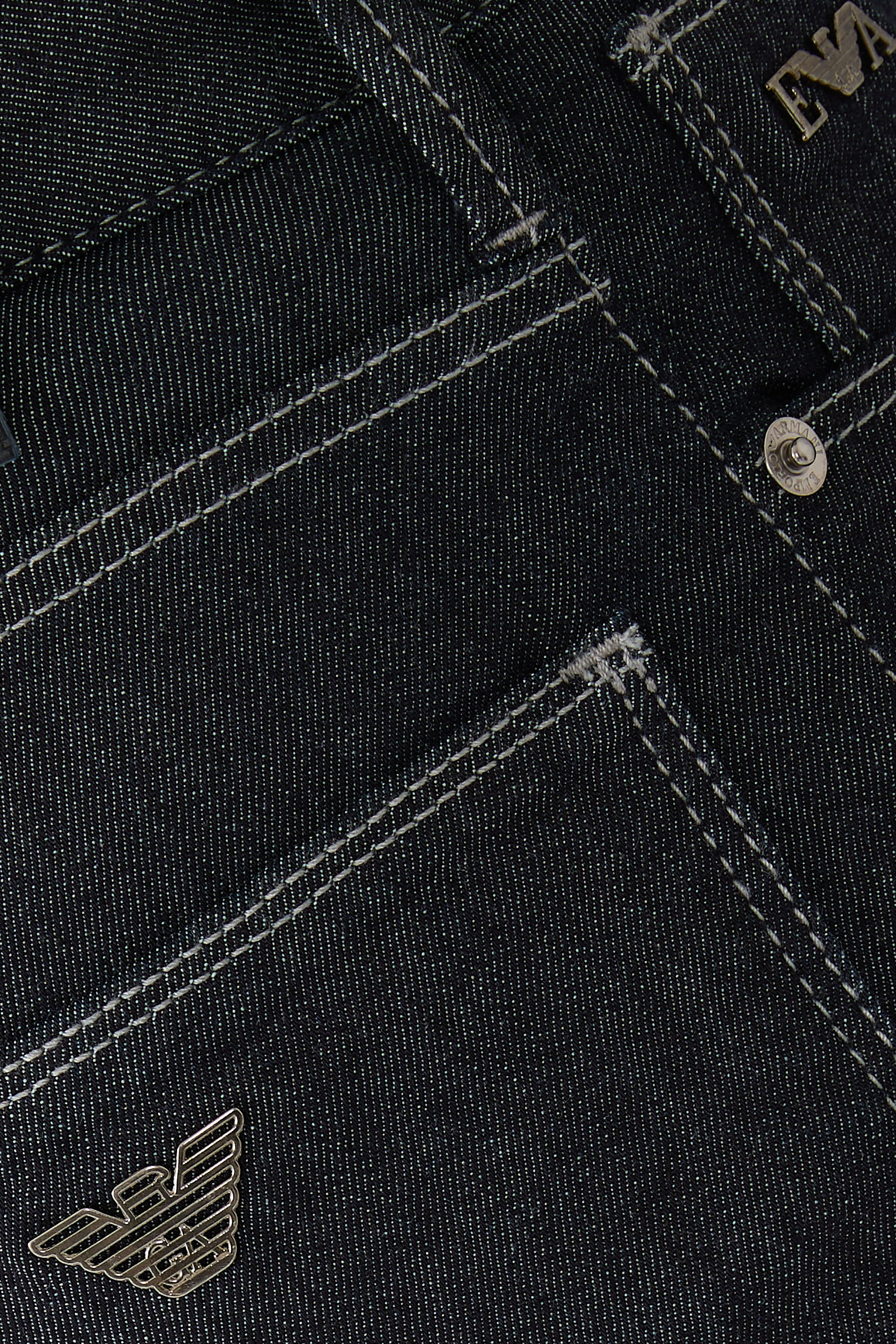 بنطال جينز بقصة ضيقة دنيم