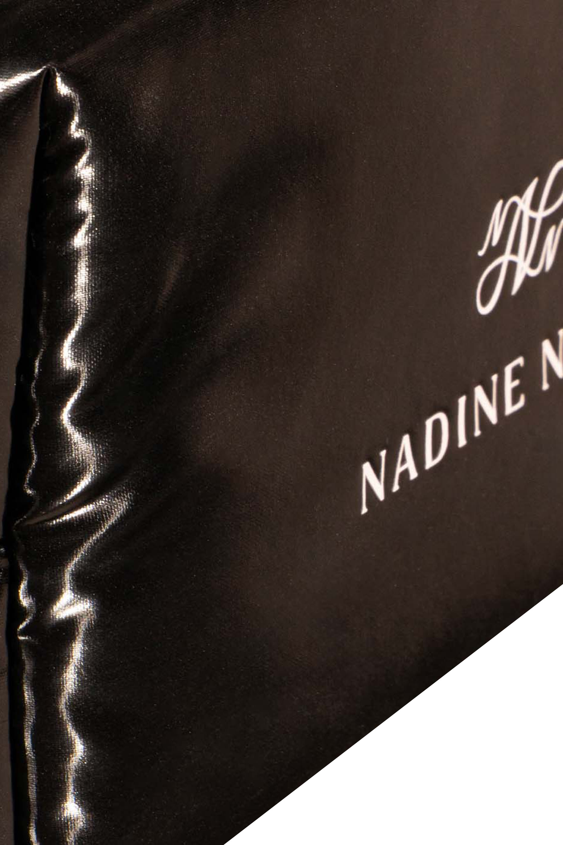 حقيبة صغيرة لمستحضرات مكياج أساسية بتصميم مستطيل