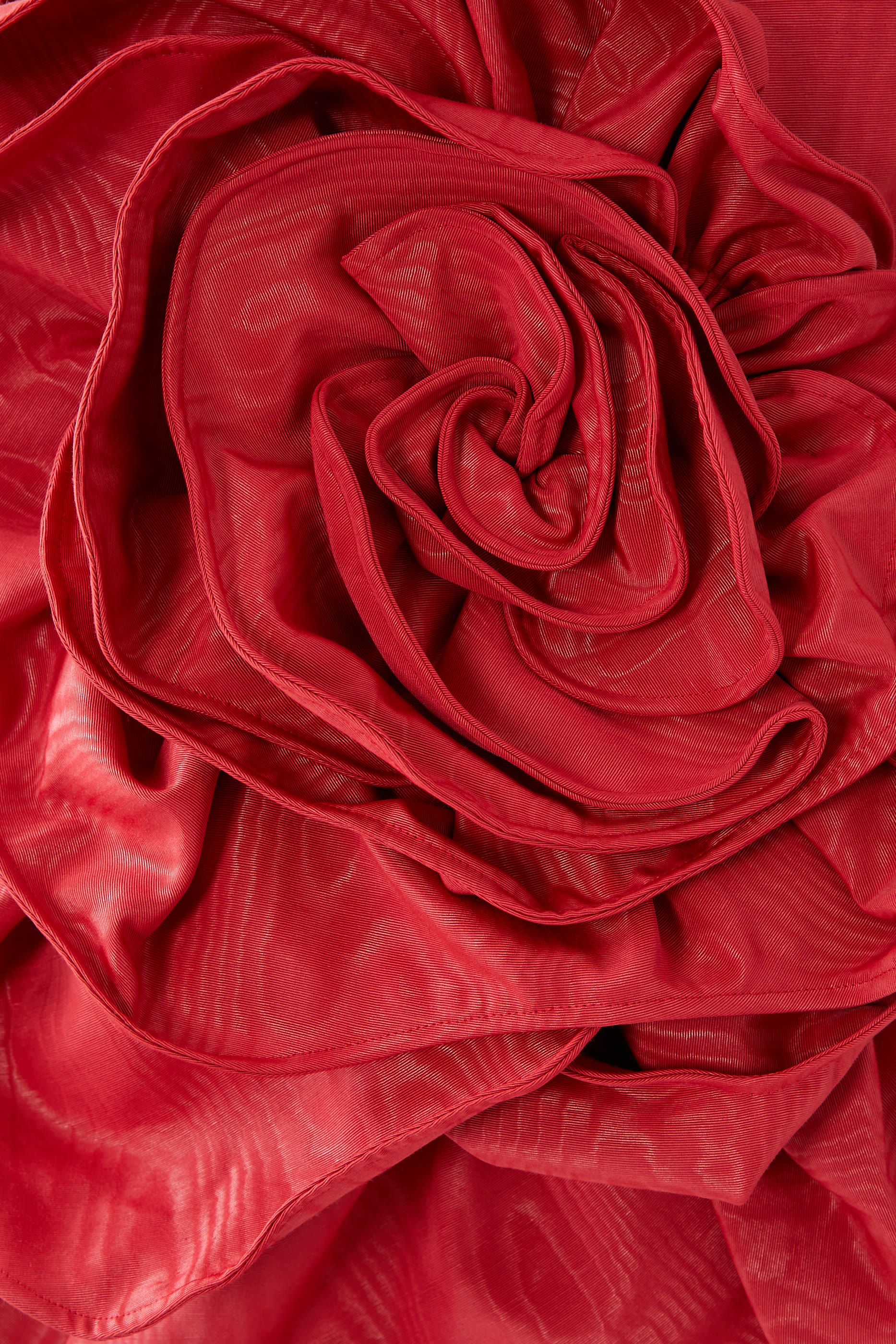 فستان كلاريس بزخارف بارزة