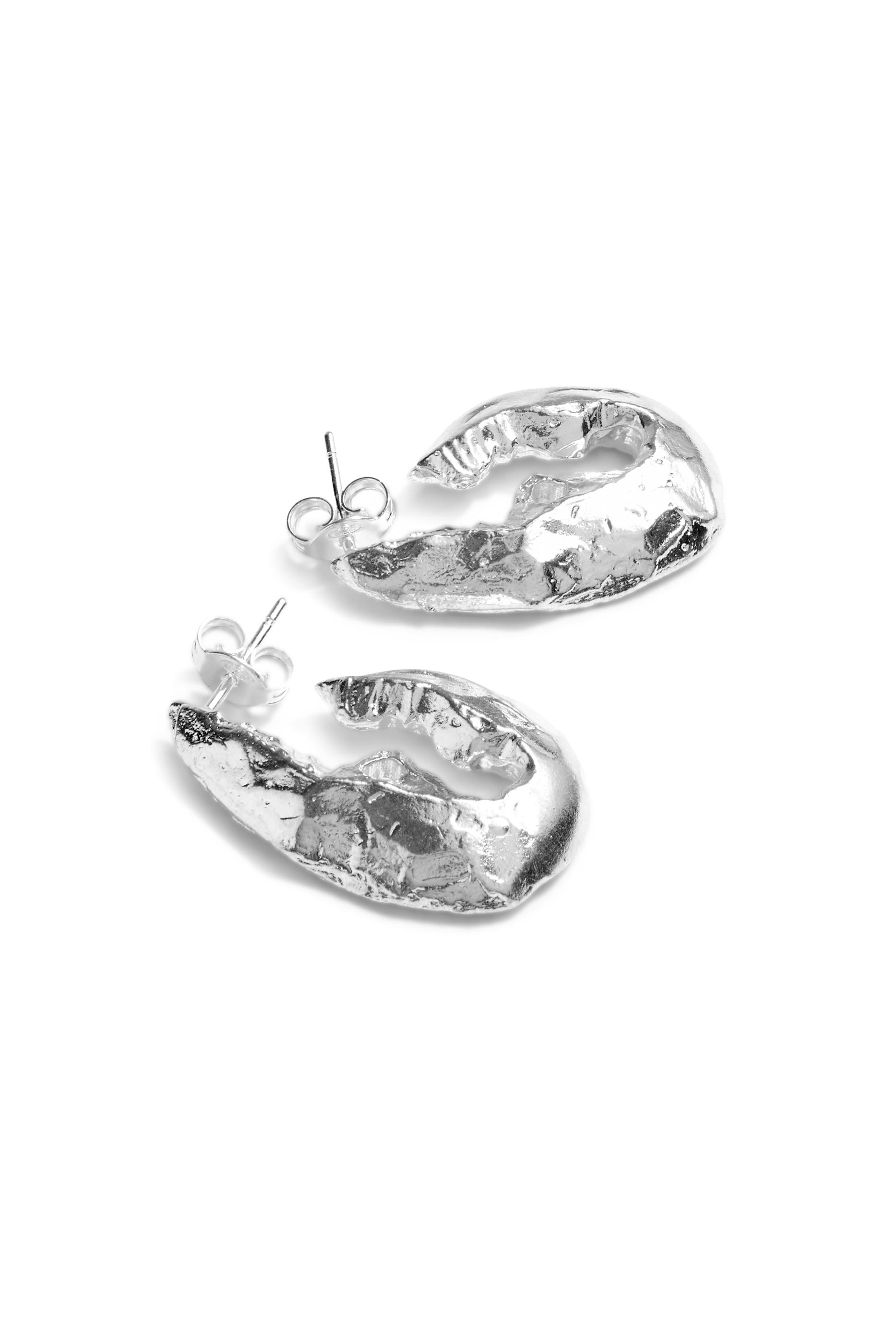 أقراط ذا كروستيشن