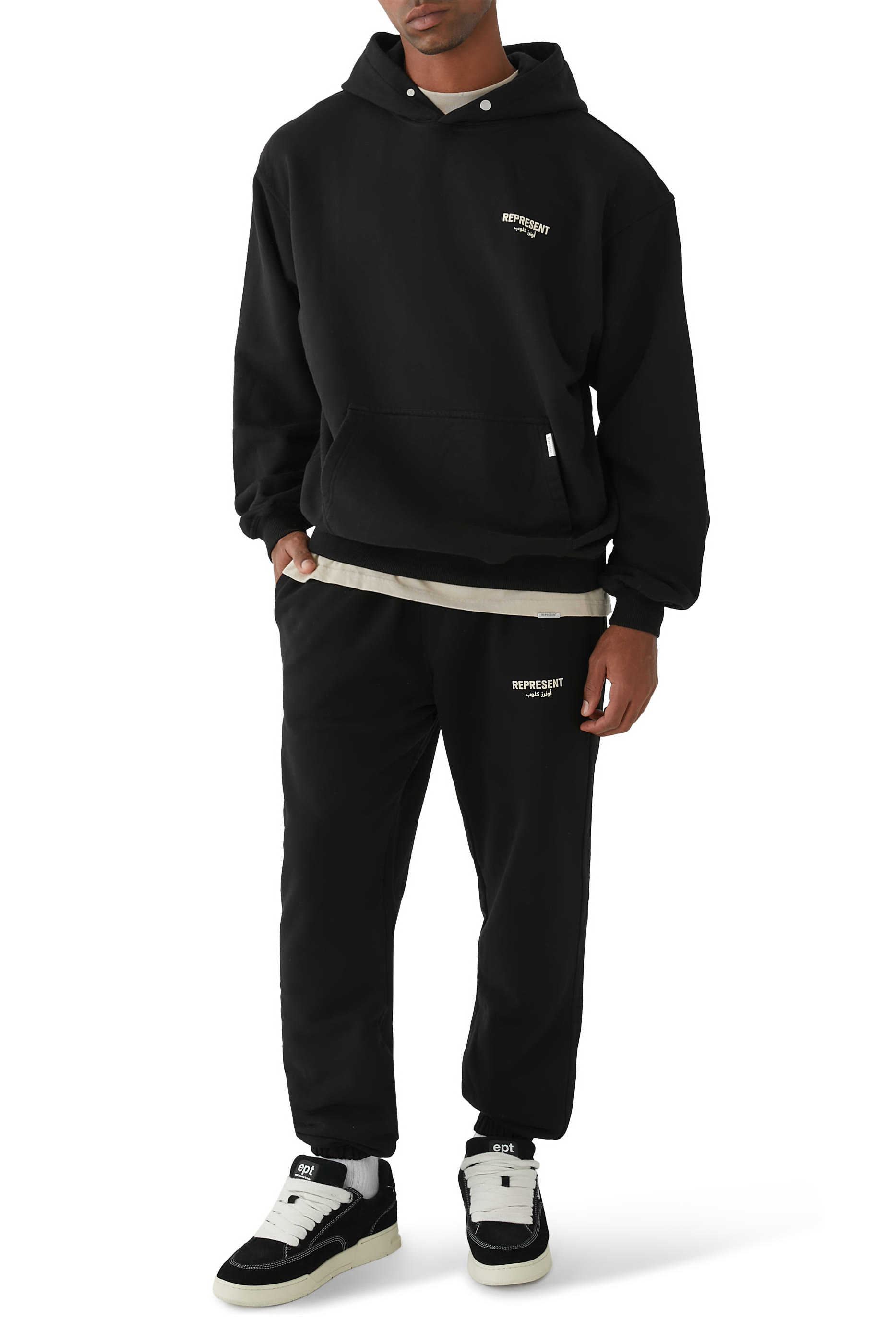 بنطال رياضي بشعار الماركة