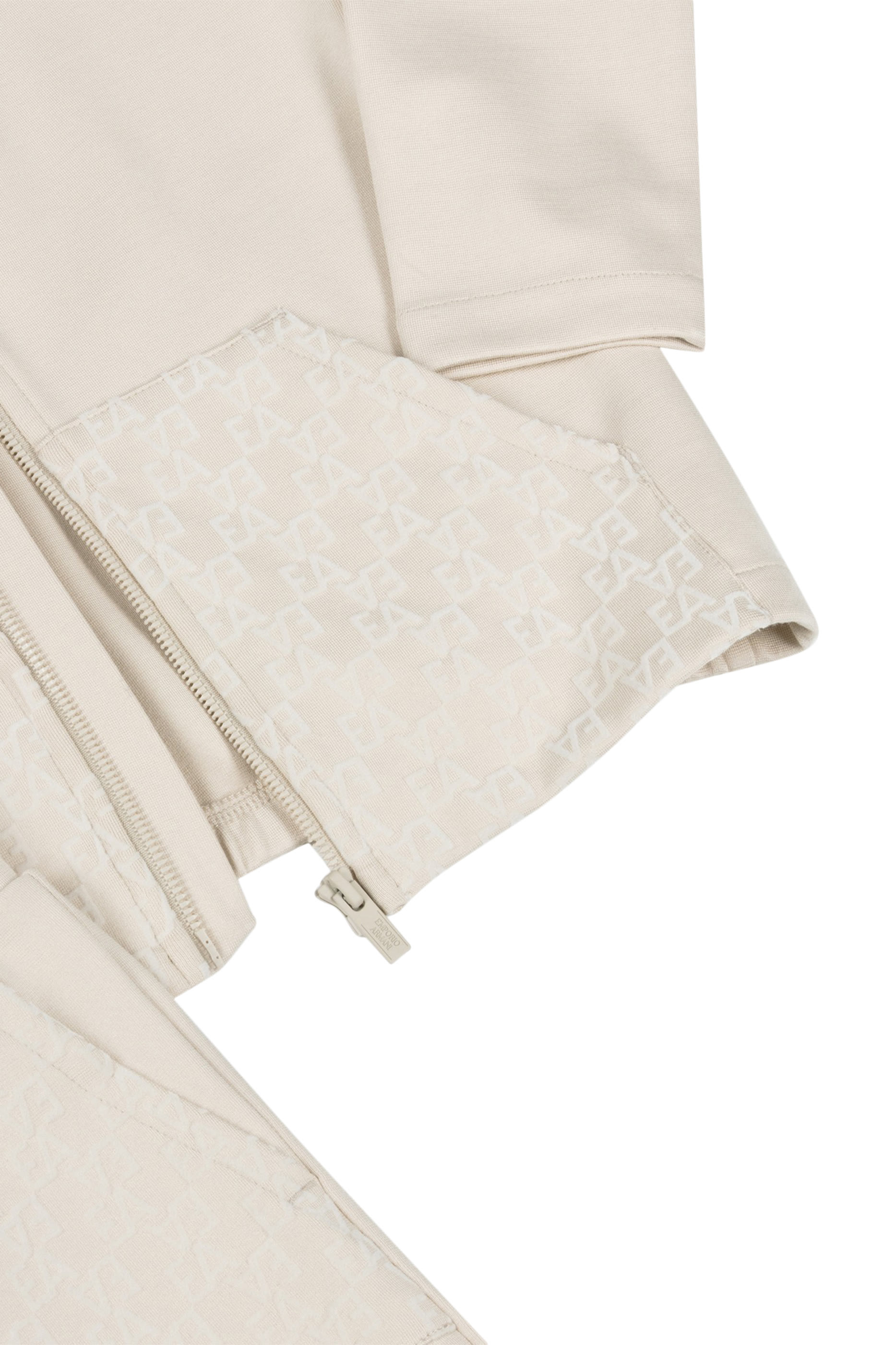 بدلة رياضية بجيوب بشعار الماركة بملمس بارز للأطفال