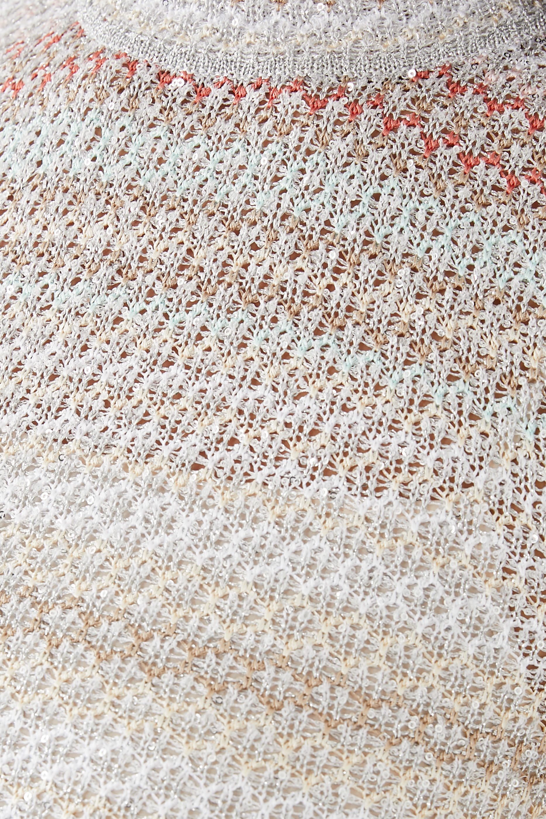 فستان قصير مطرز بالترتر قماش شبكي