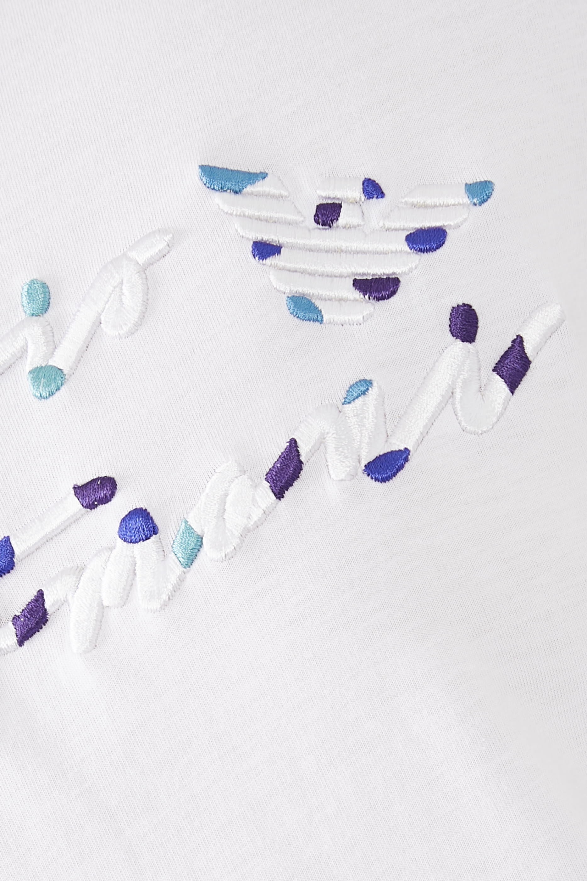 تيشيرت مطرز بشعار الماركة