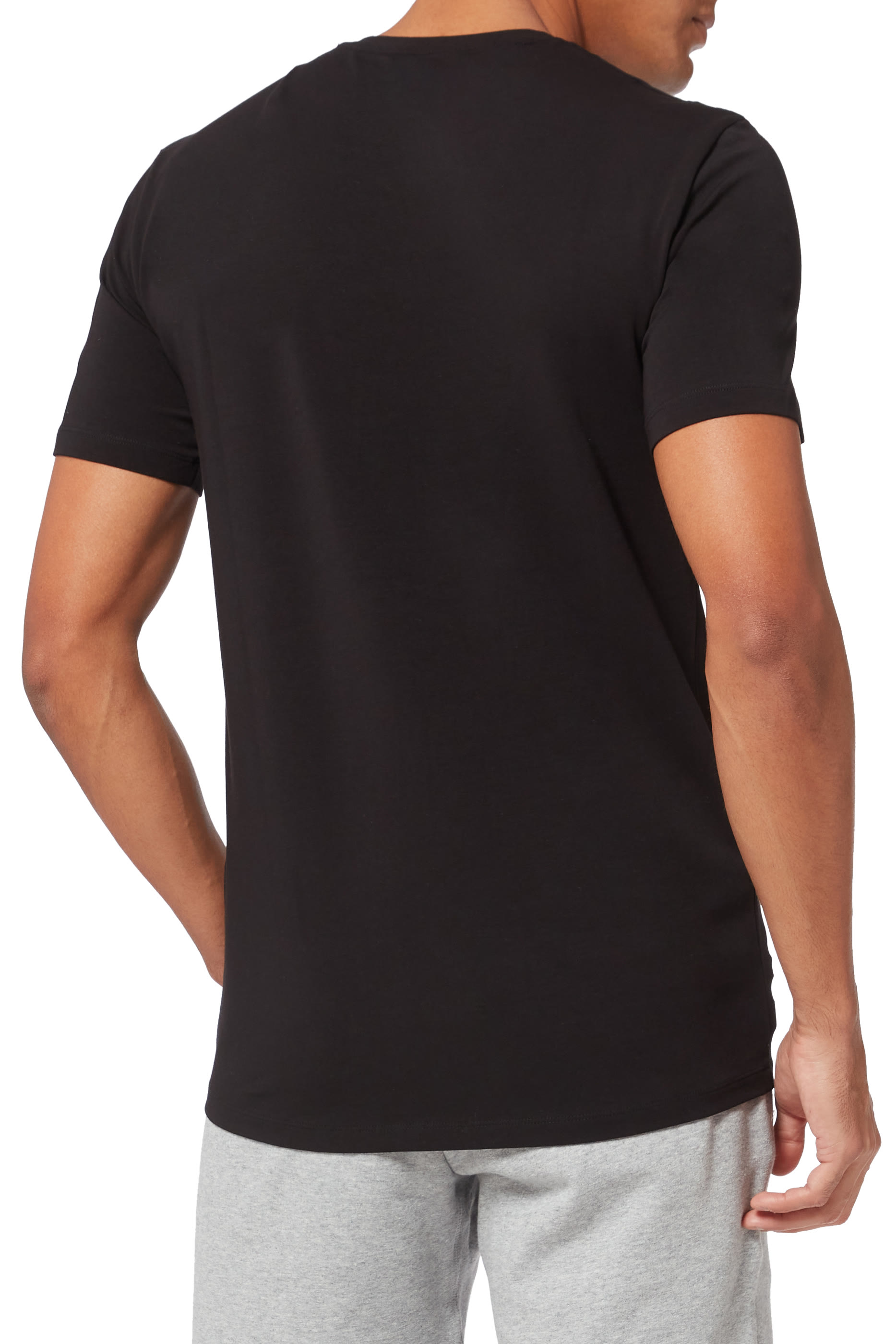 تيشيرت بشعار الماركة بتصميم دائري