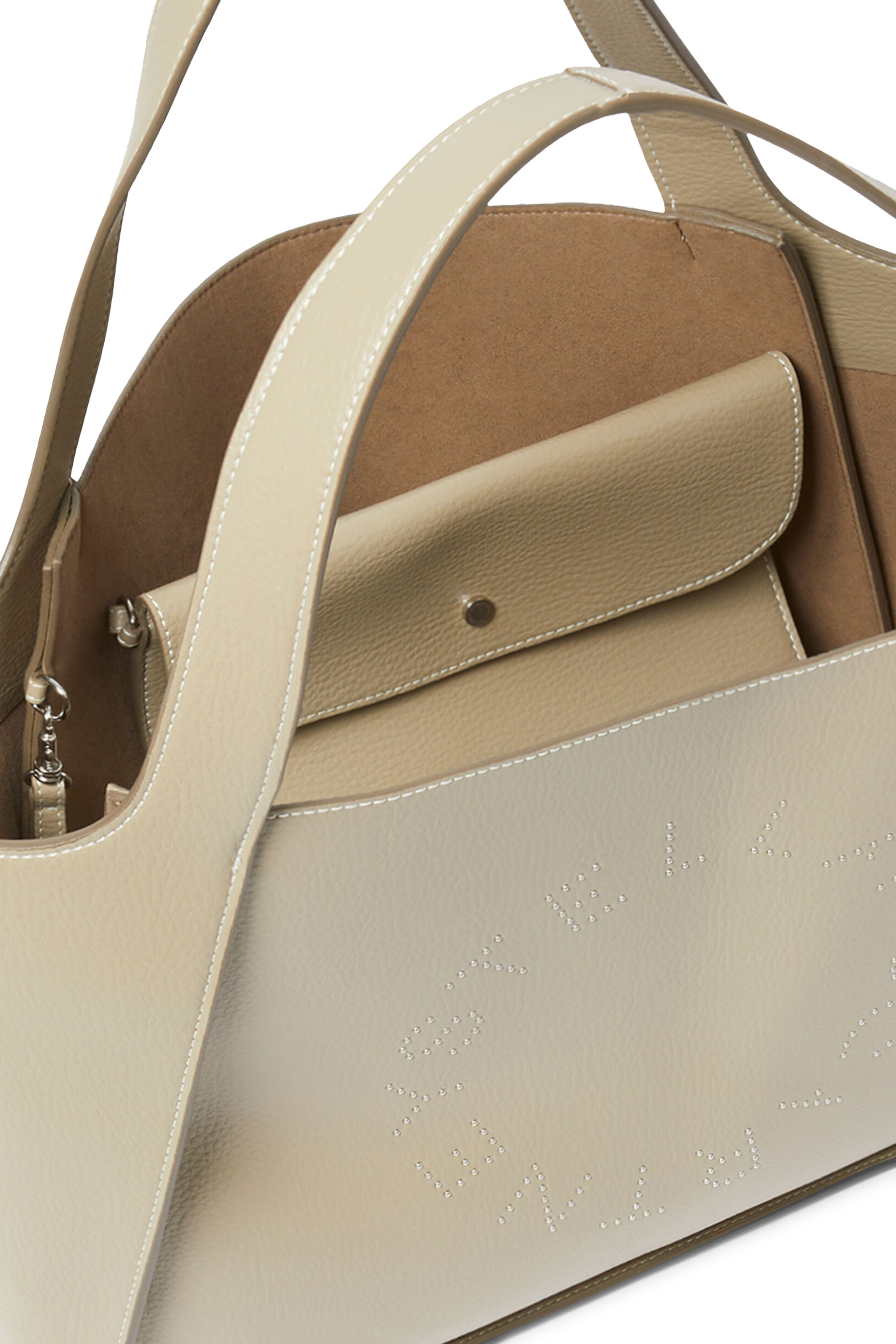 حقيبة يد كبيرة بشعار الماركة