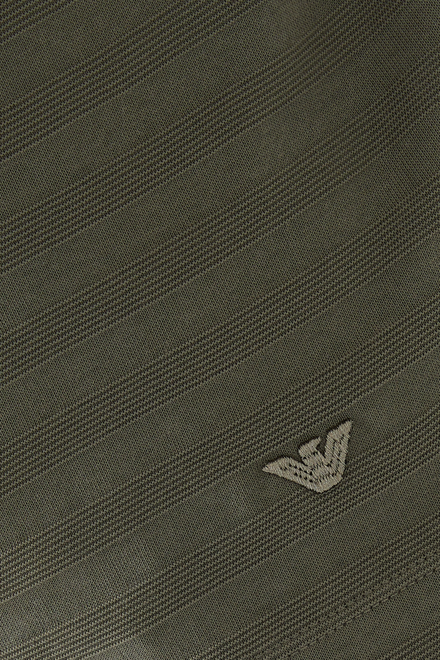 قميص بولو بخطوط أفقية