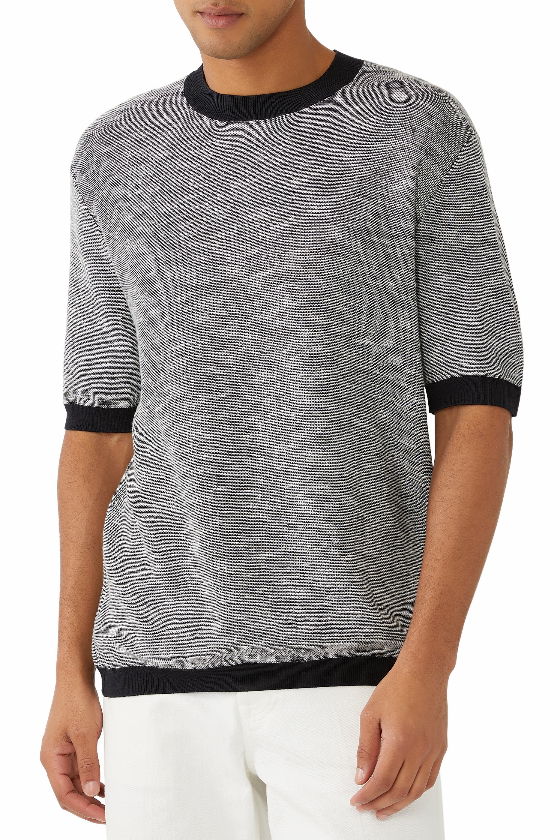 كنزة بياقة ضيقة