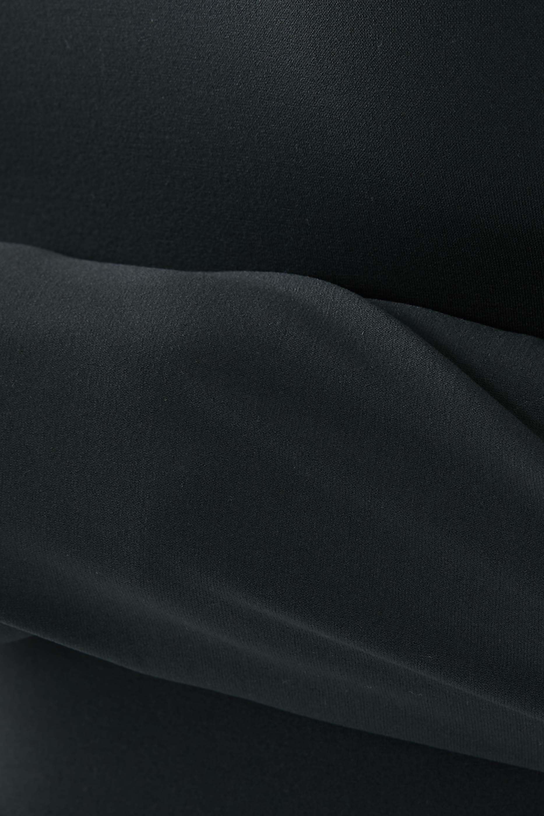 بدلة أورا بأكمام طويلة