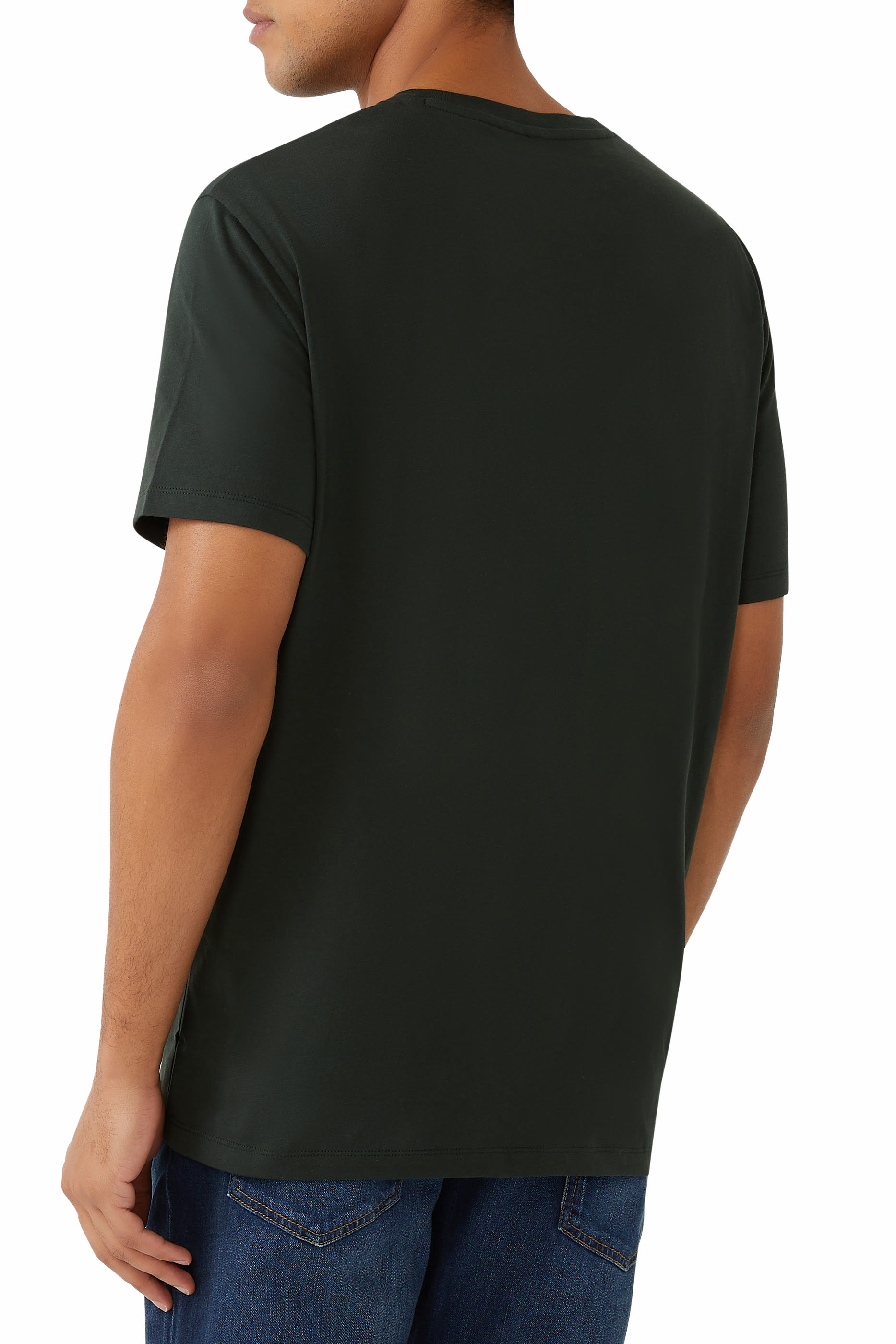 تيشيرت بشعار الماركة بقصة عادية