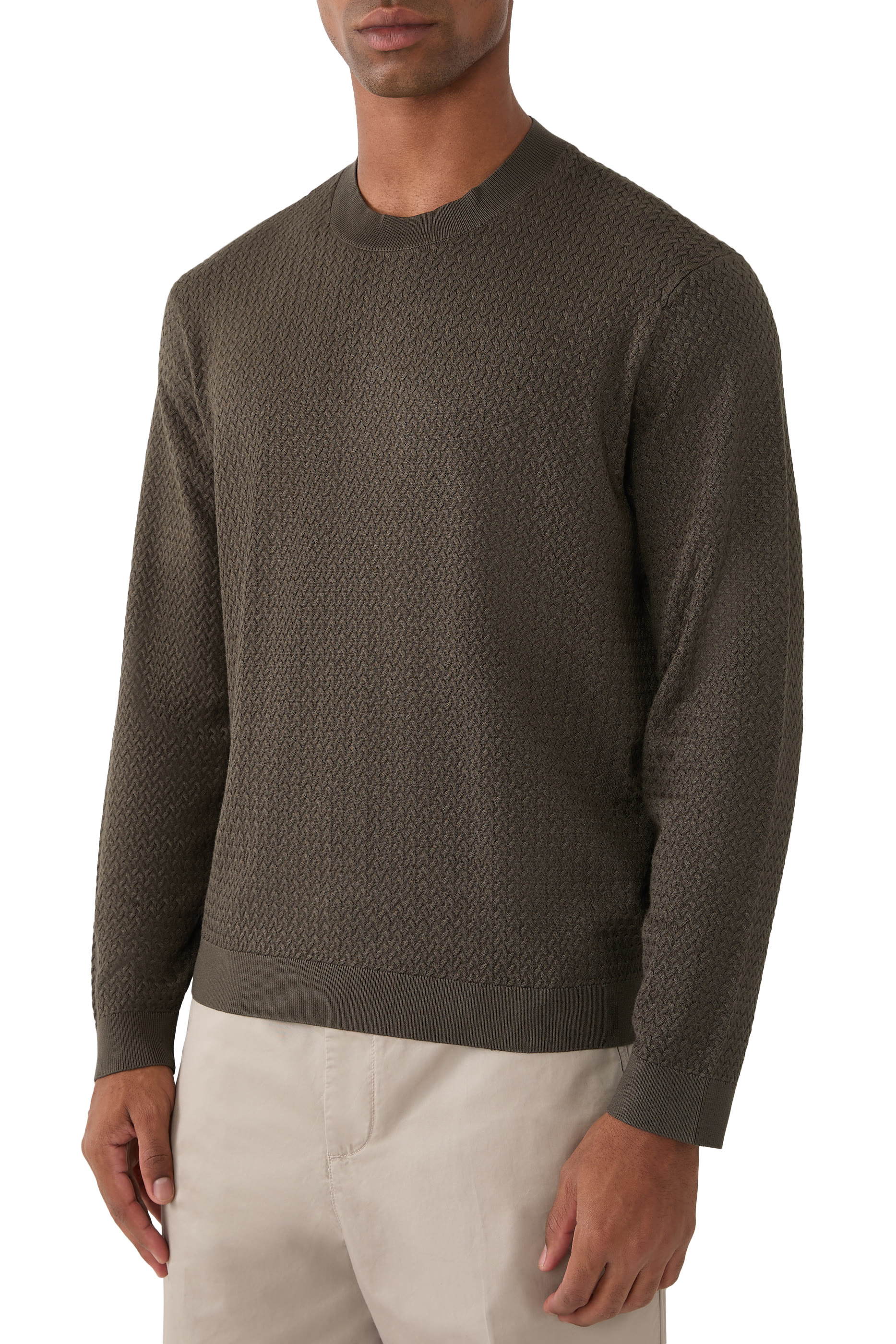 سترة بياقة ضيقة وأكمام طويلة