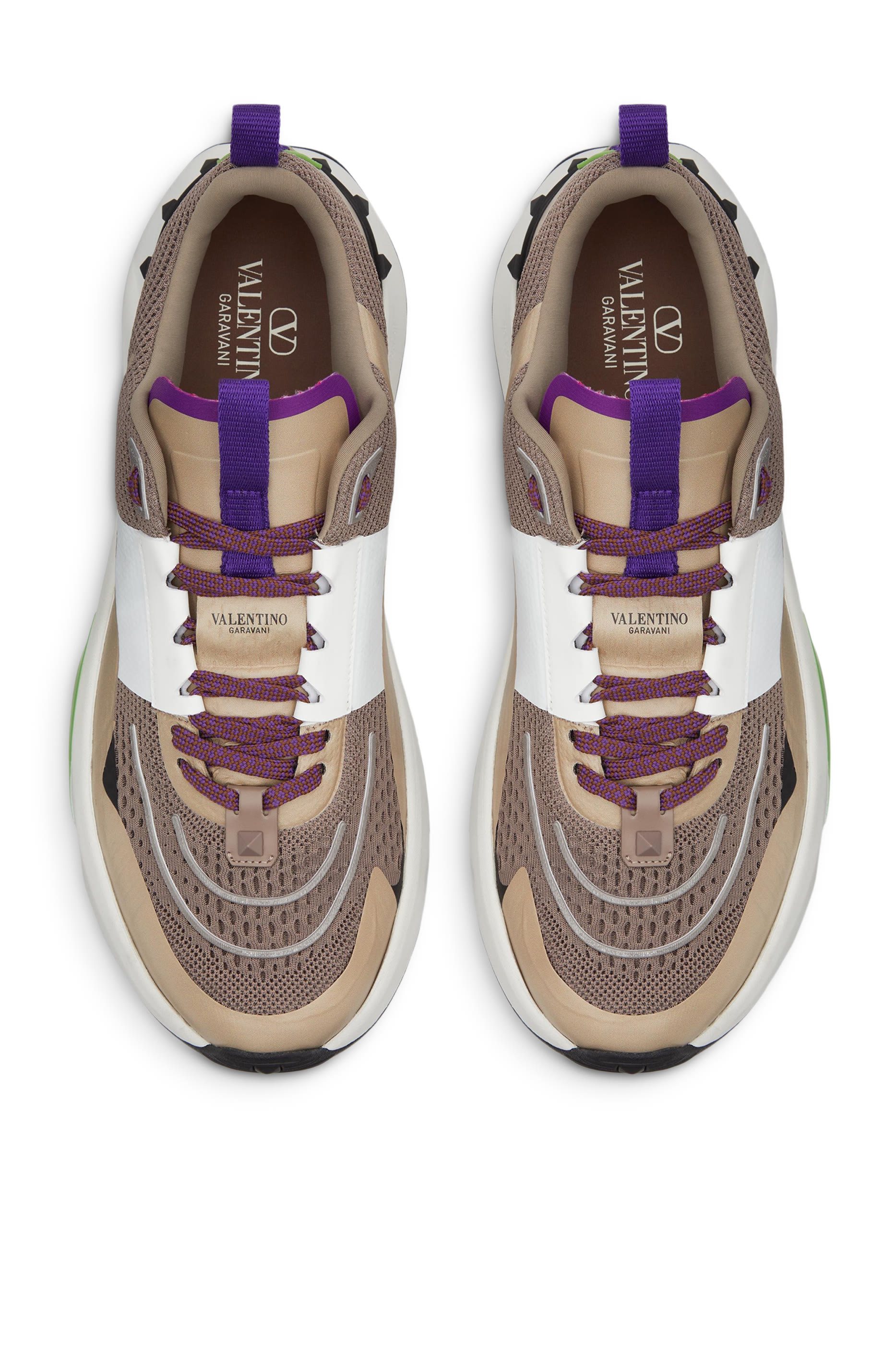 سنيكرز ترو آكت