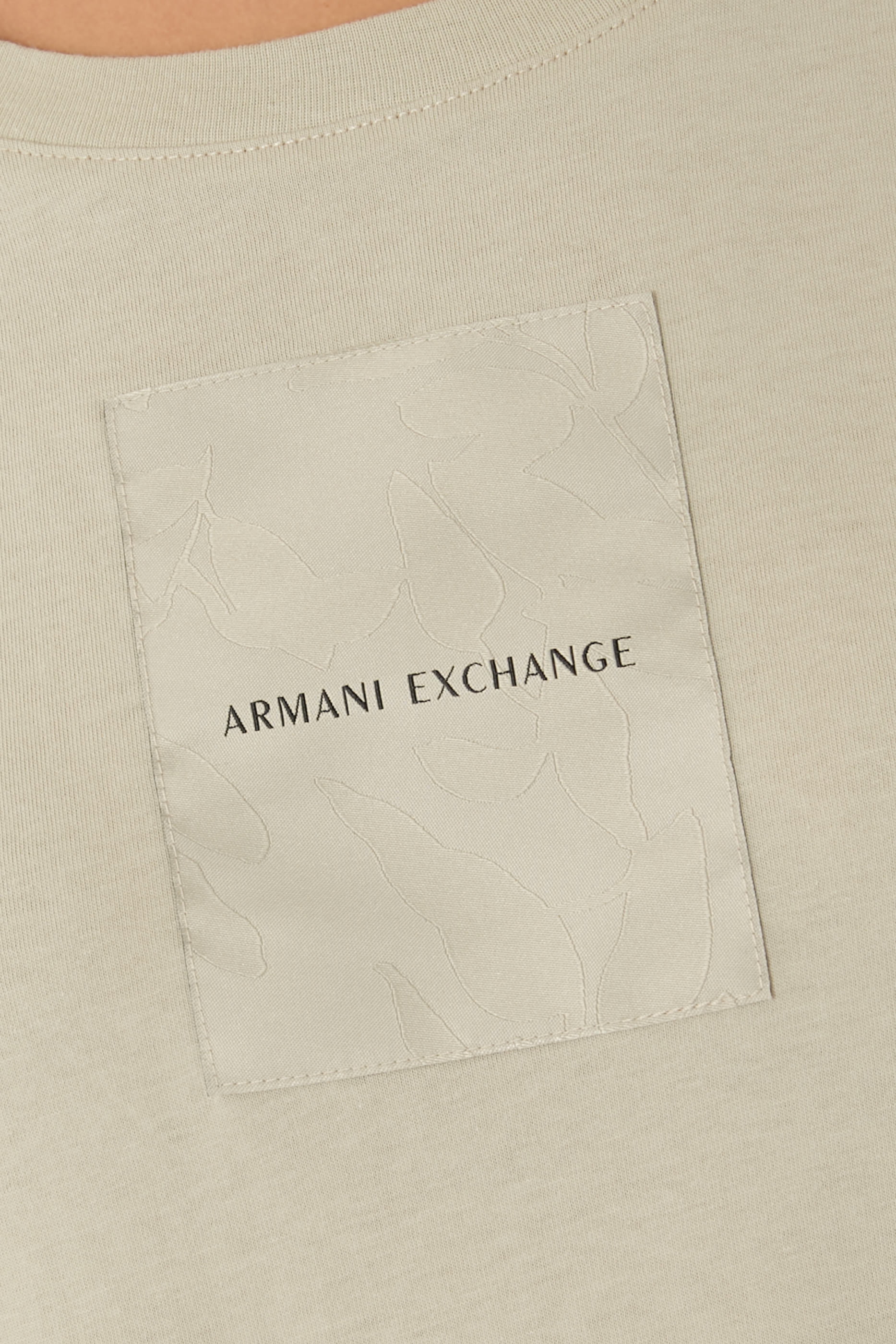 تيشيرت بقصة مريحة وطبعة شعار الماركة