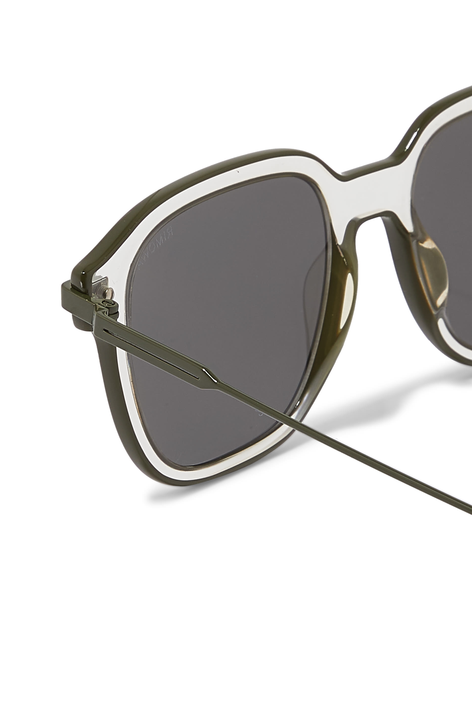 نظارة شمسية بإطار بتصميم حرف D