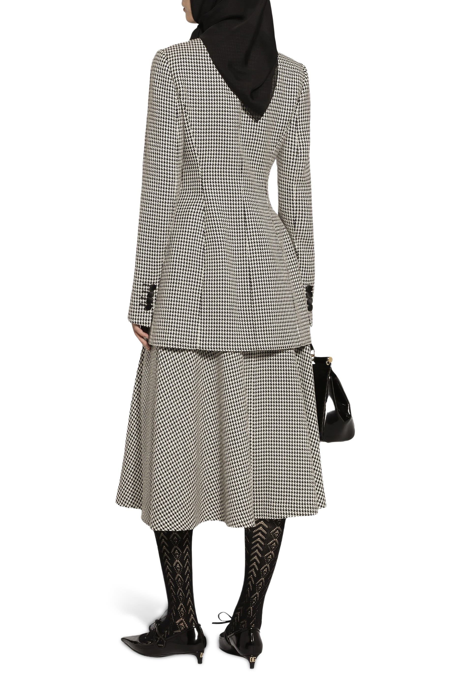 تنورة بقصة دائرية متوسطة الطول ونقشة هاوندزتوث صوف