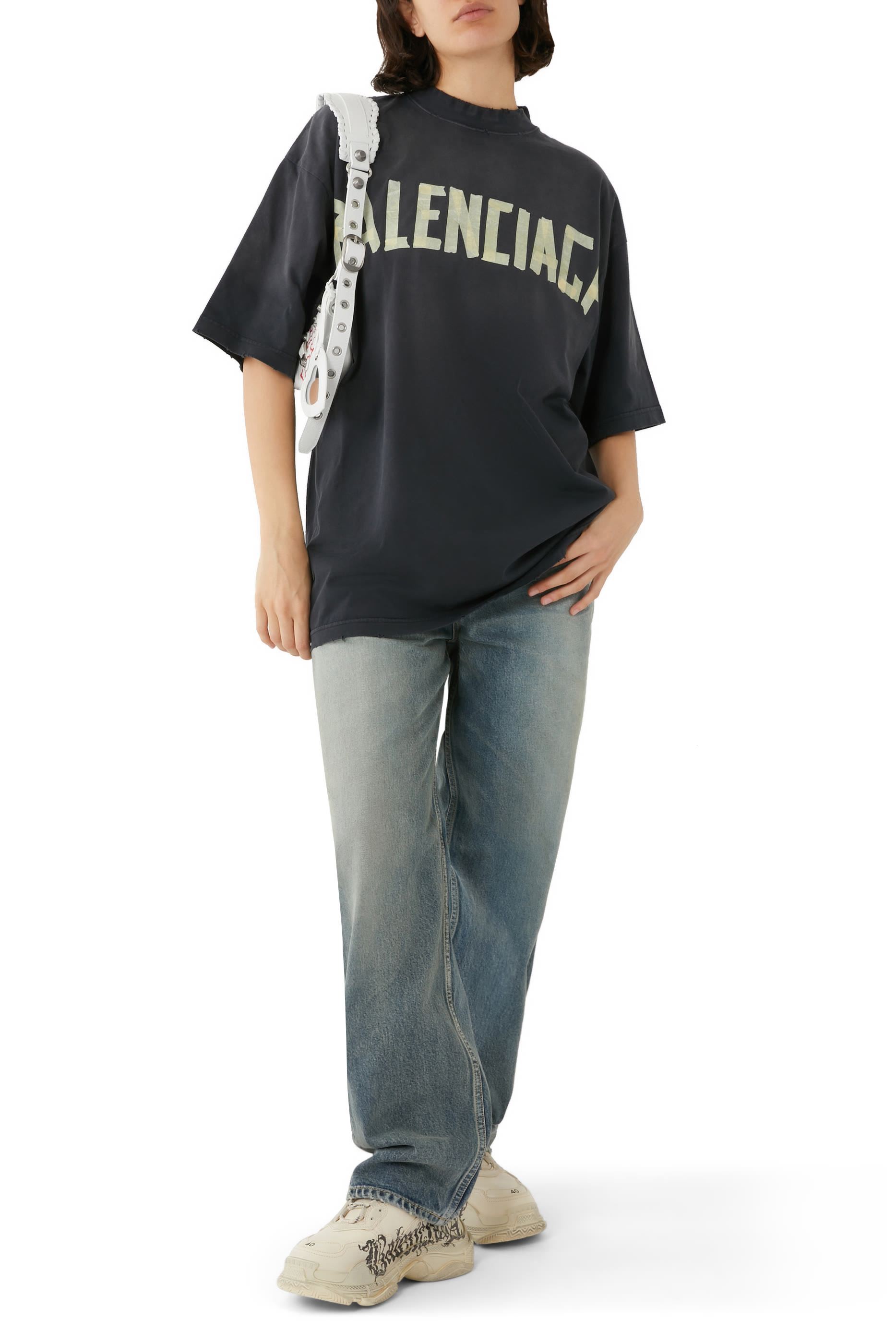 بنطال جينز بقصة فضفاضة للجنسين