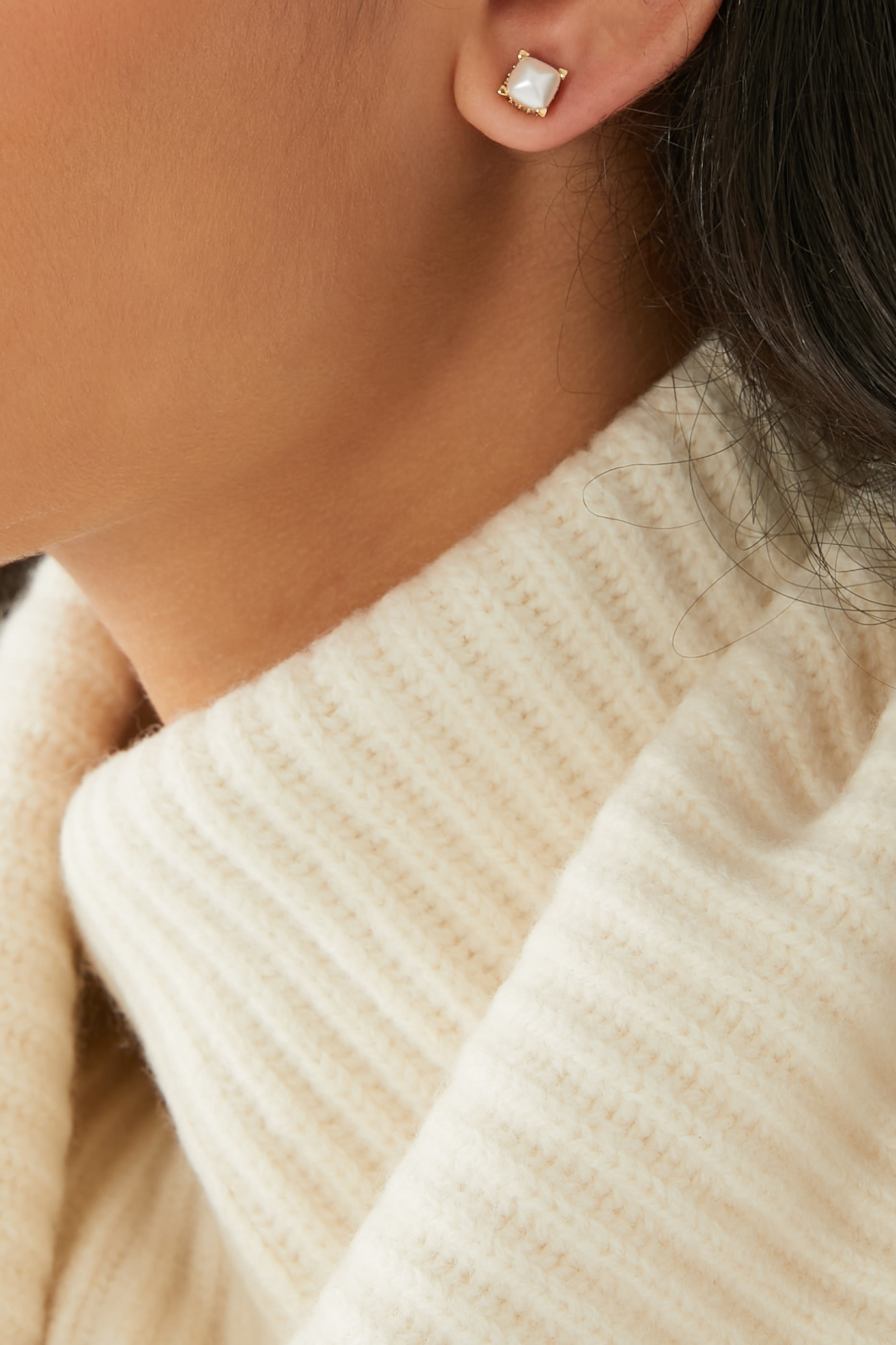 أقراط ليتل لاكشريز بتصميم مربع