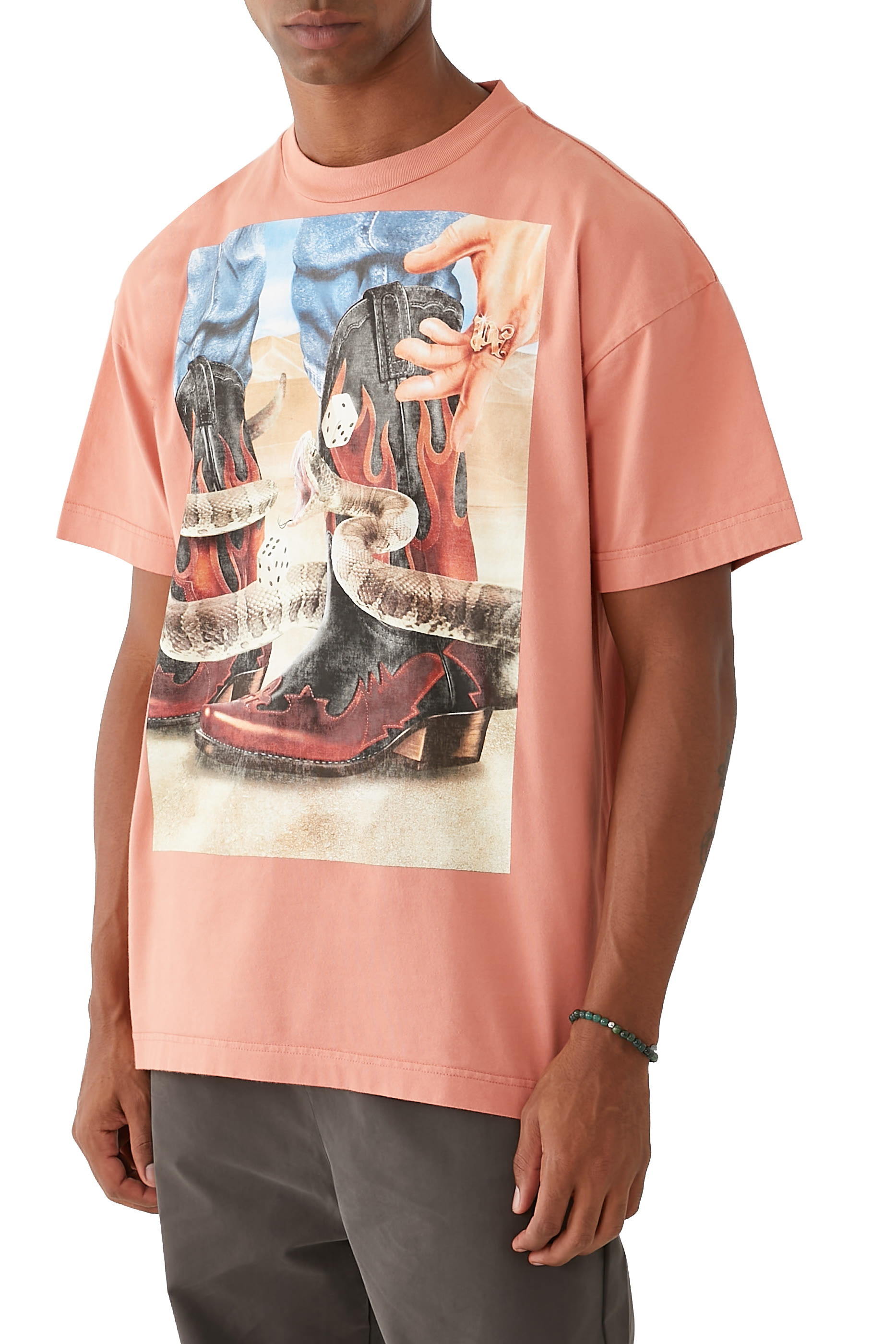 تيشيرت بطبعة لعبة النرد