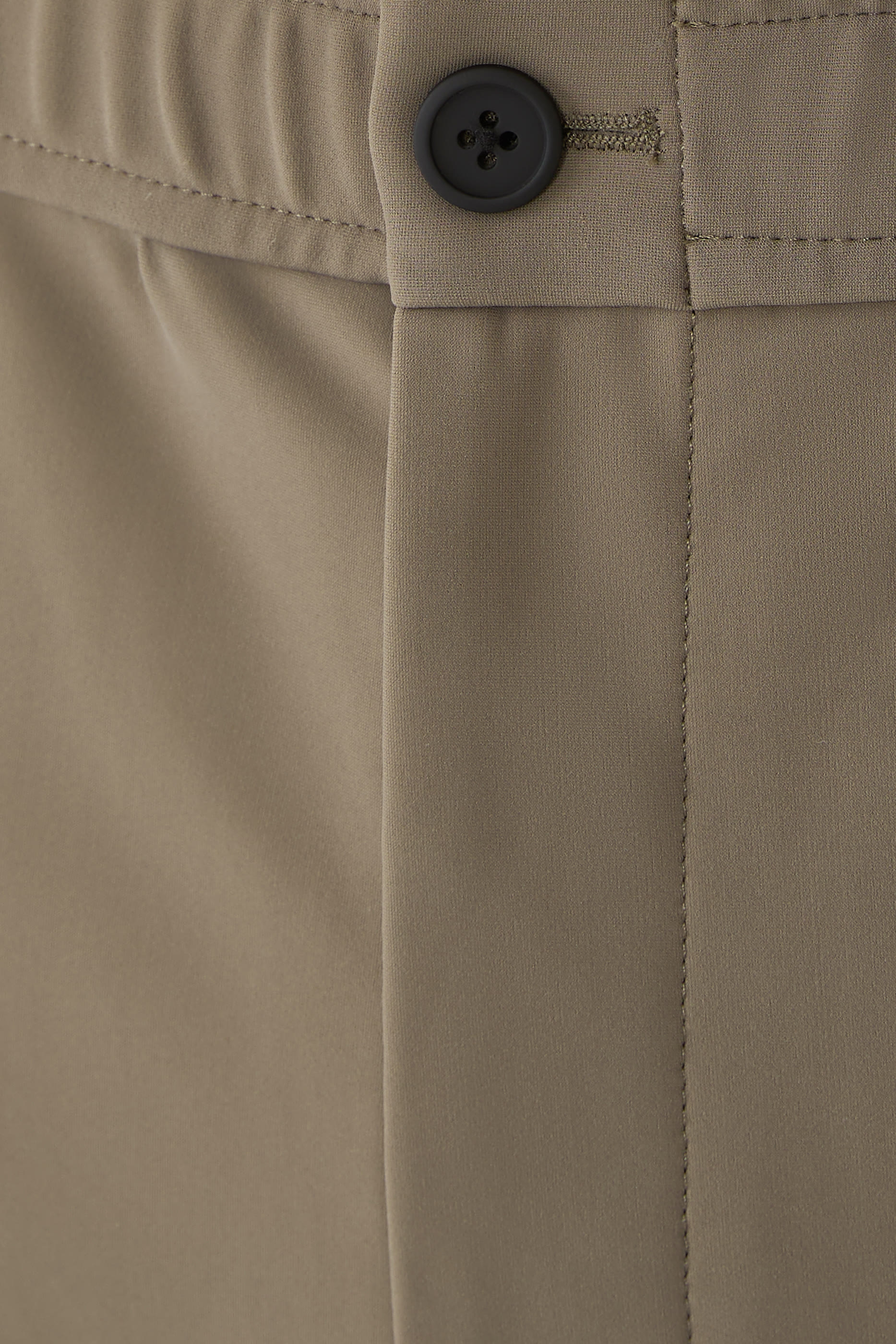 بنطال كورتيس بطيات