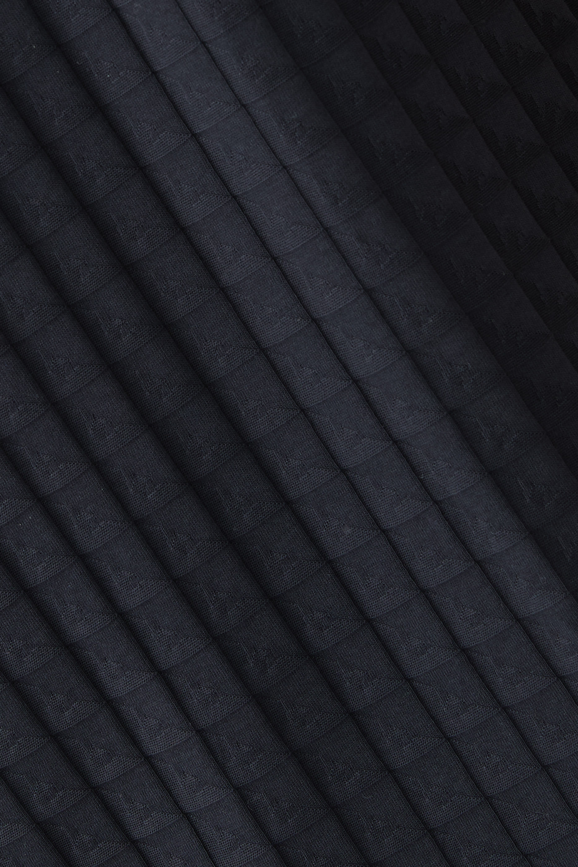 تيشيرت بشعار النسر بحجم صغير