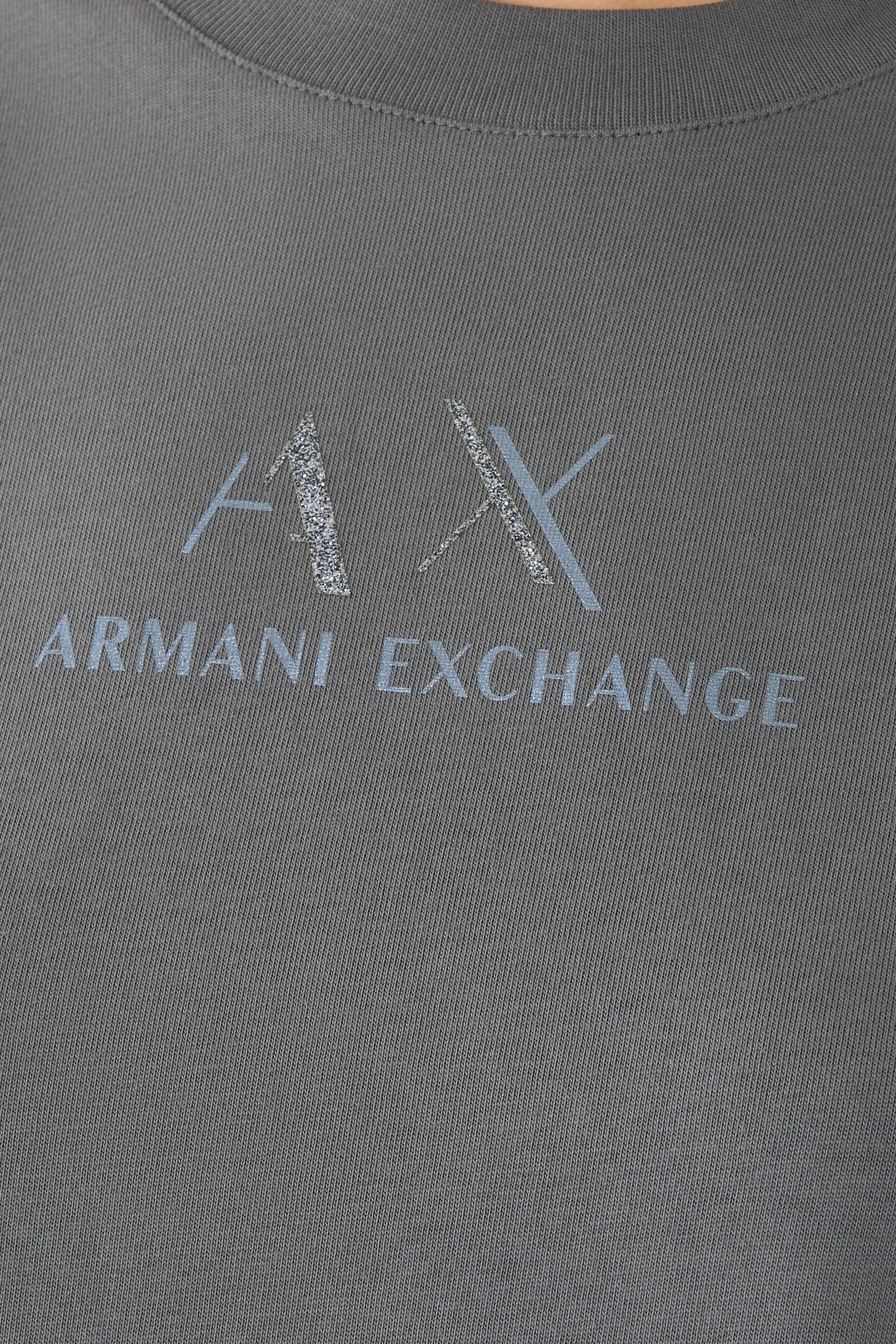 تيشيرت بقصة عادية بشعار الماركة