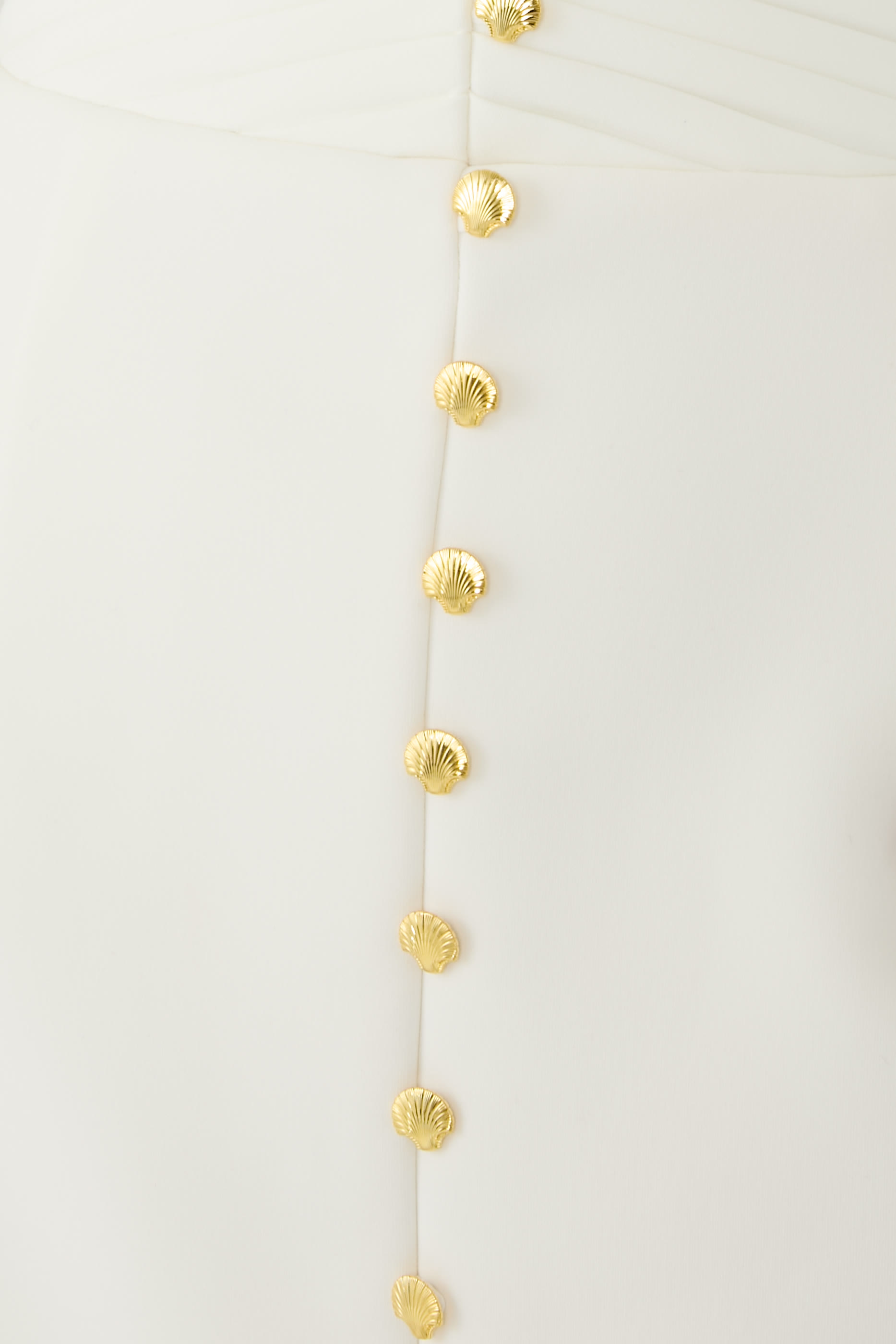 فستان قصير لارا بأكمام واسعة وأزرار مايكرو شيل