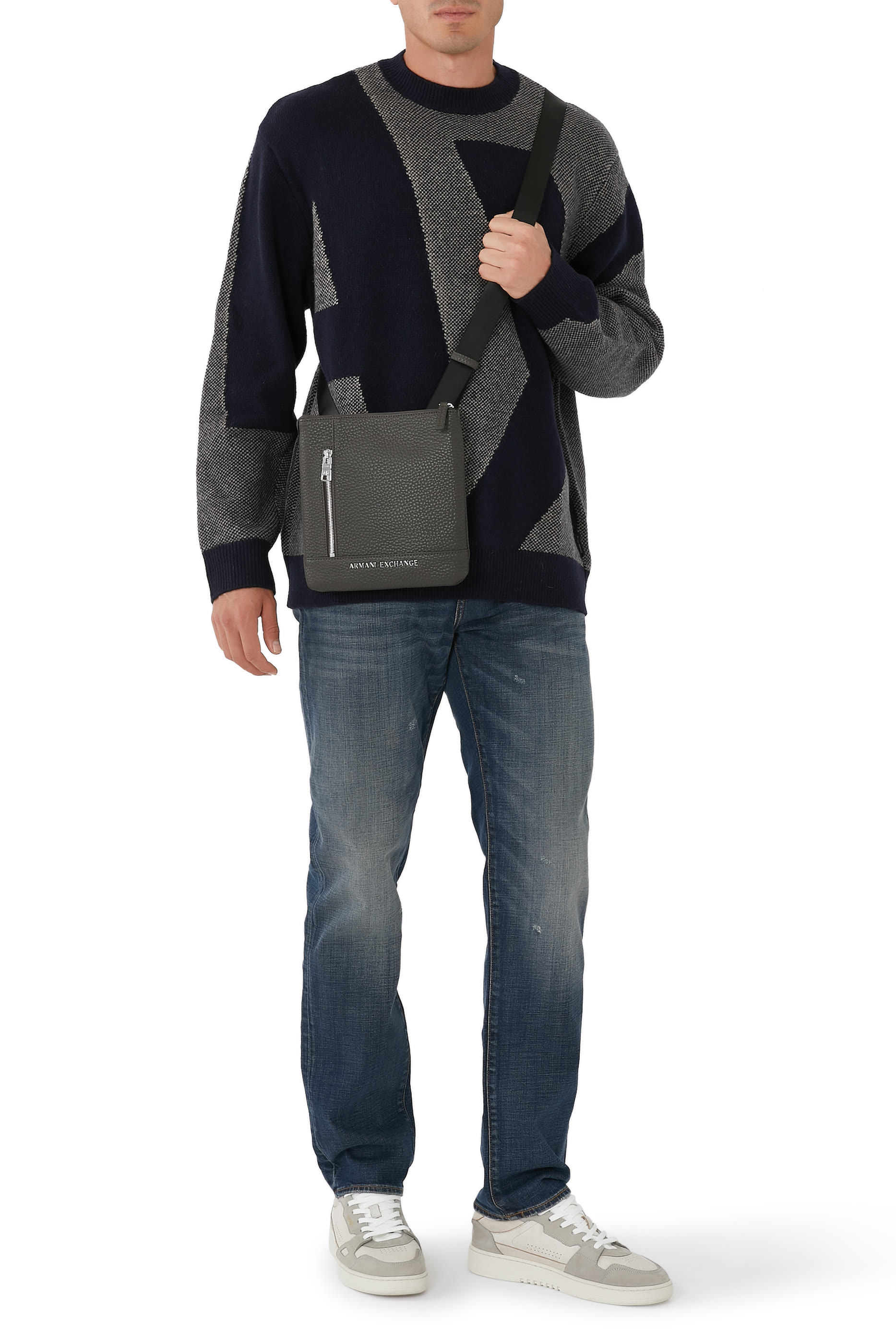 حقيبة كروس كابري بشعار الماركة