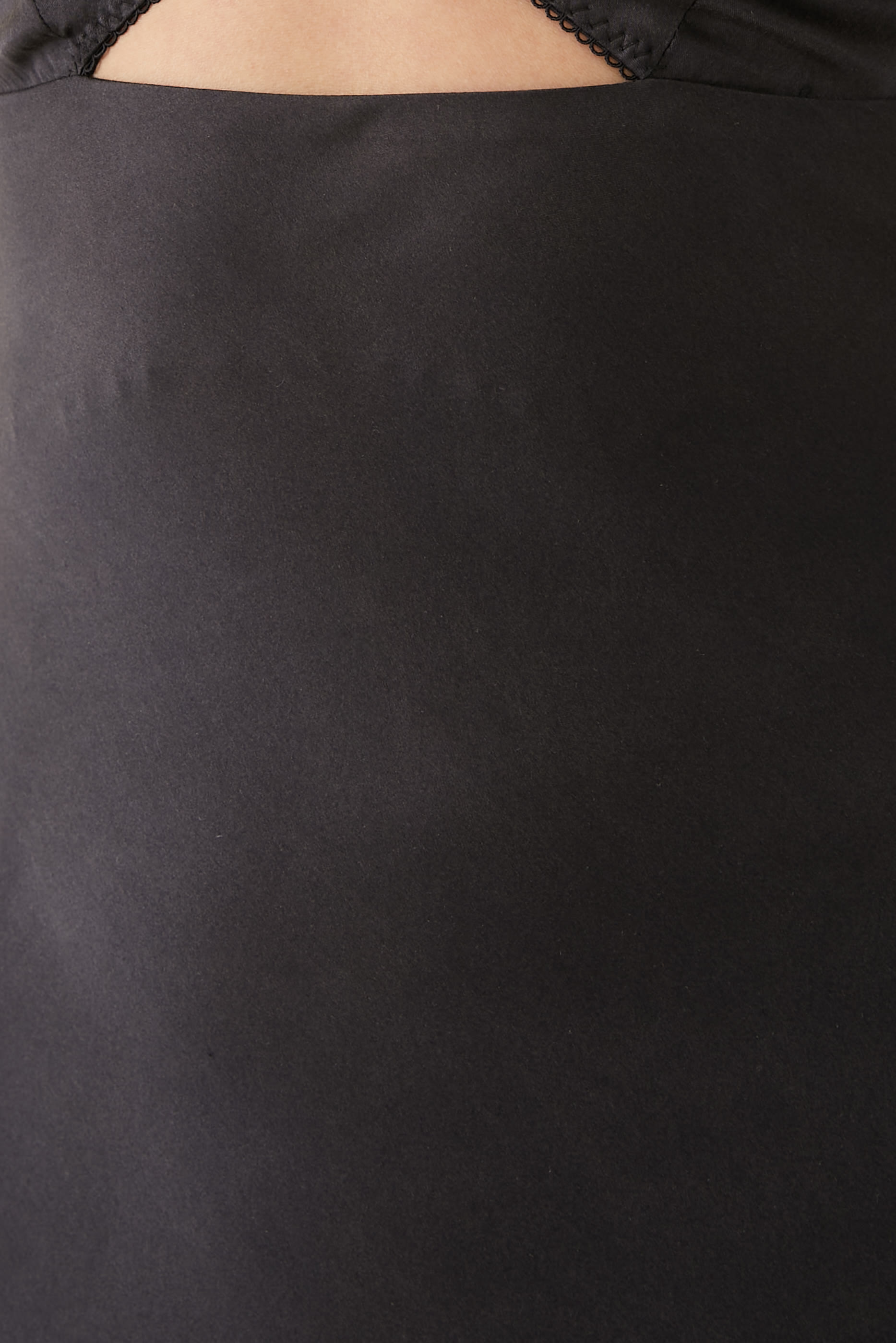 فستان سهل الإرتداء بحمالة صدر وقصة مائلة حرير