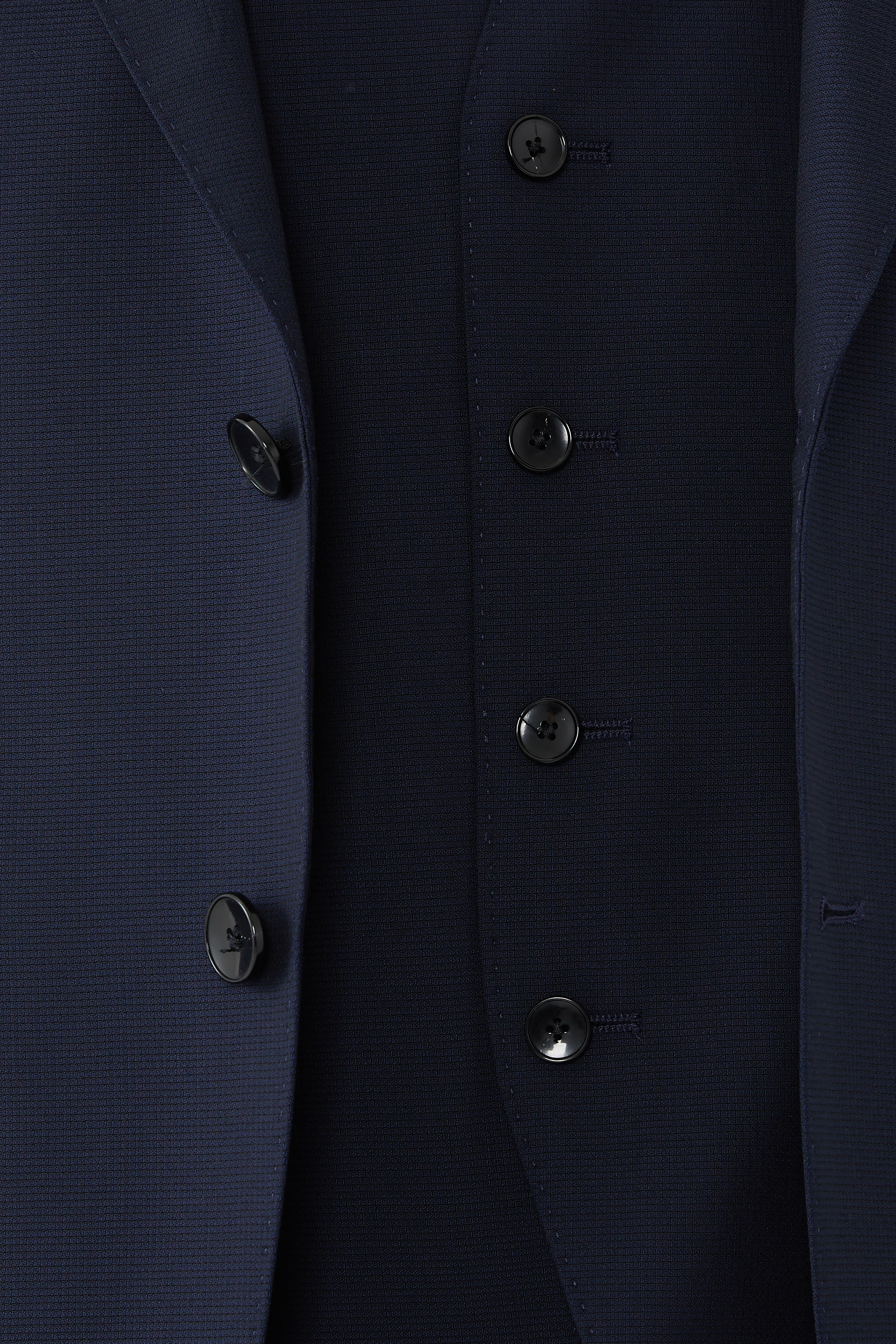 بدلة من ثلاث قطع بقصة سليم صوف