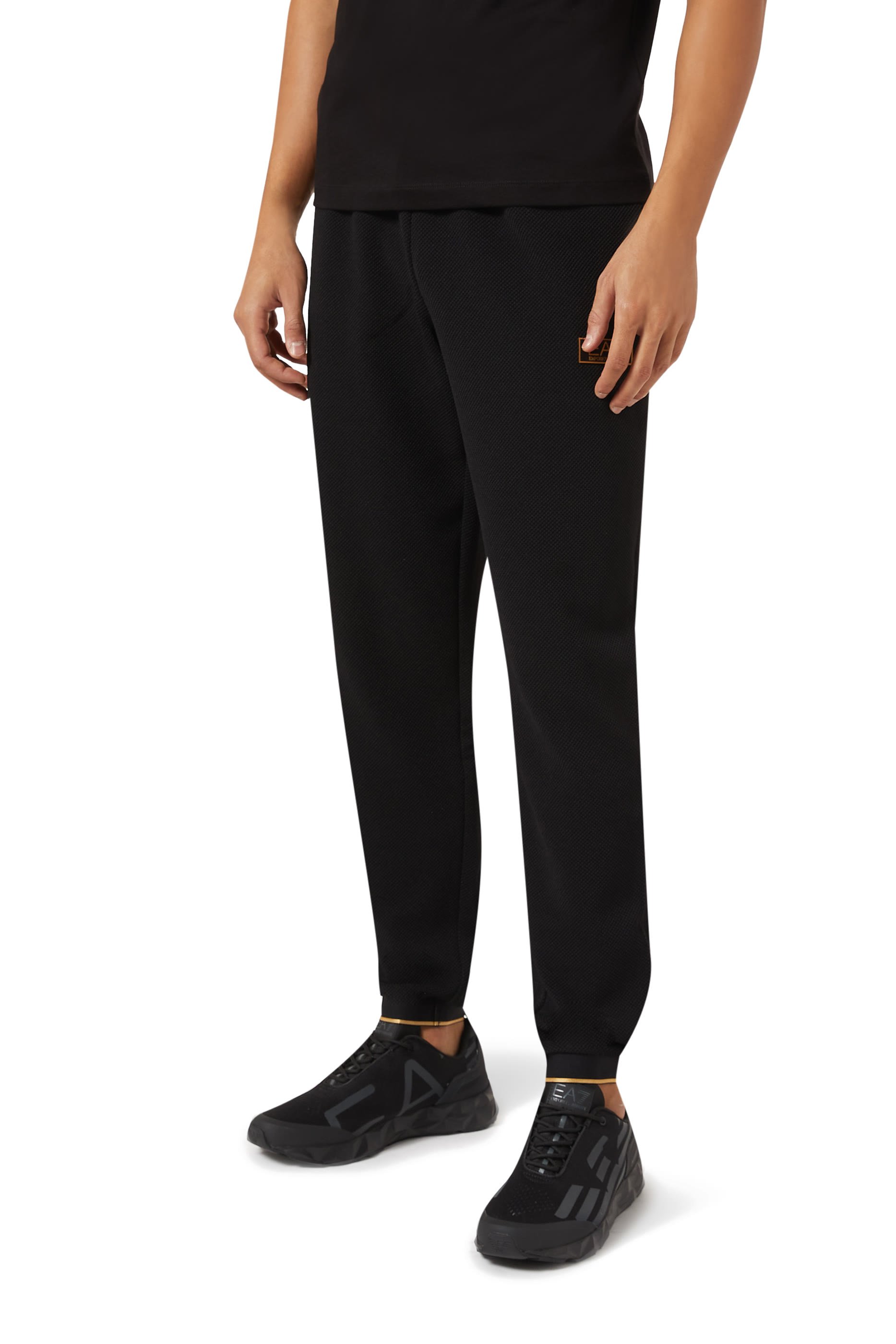 سنيكرز ألتميت كومبات بشعار الماركة