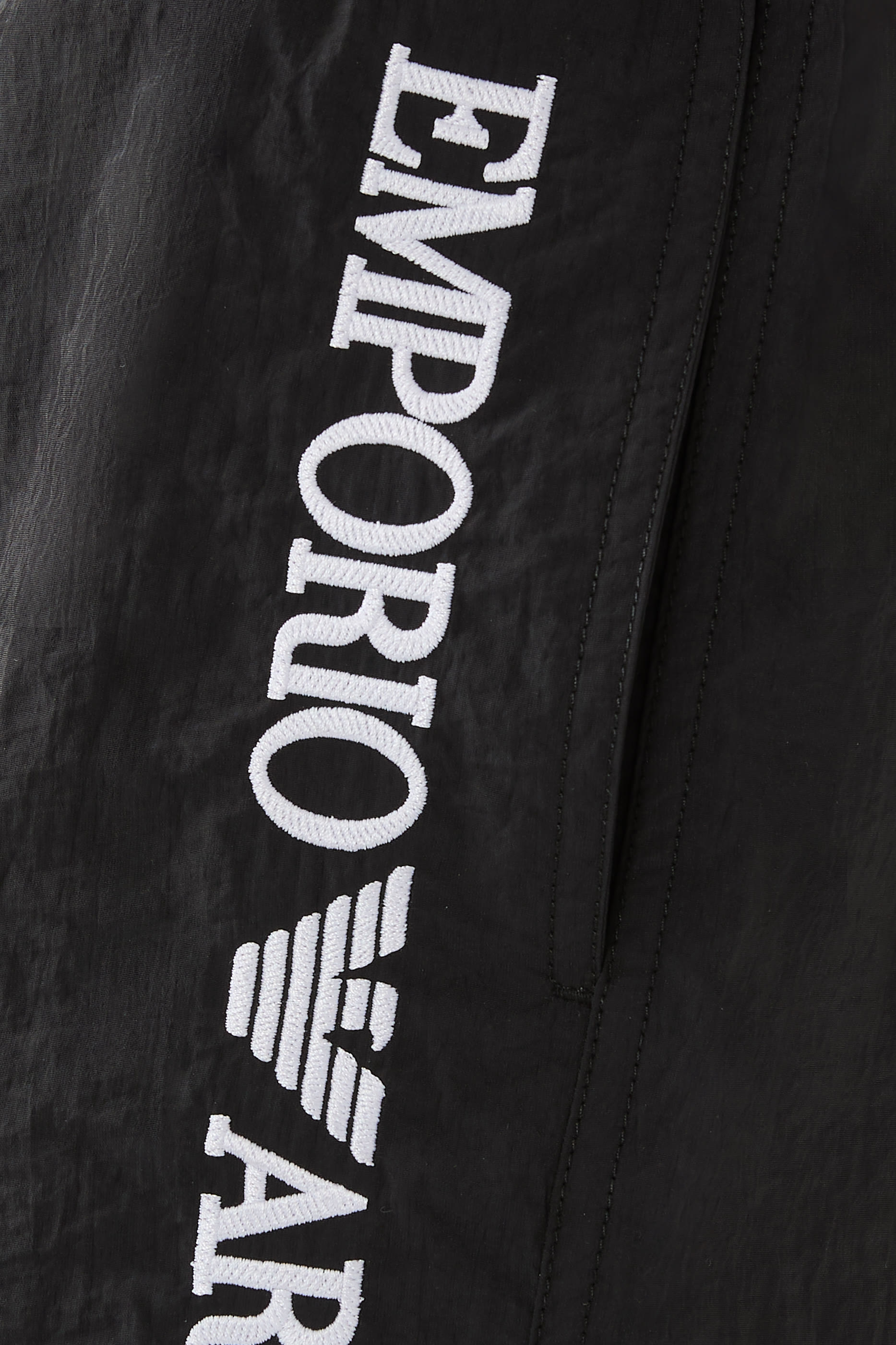 شورت سباحة بشعار الماركة