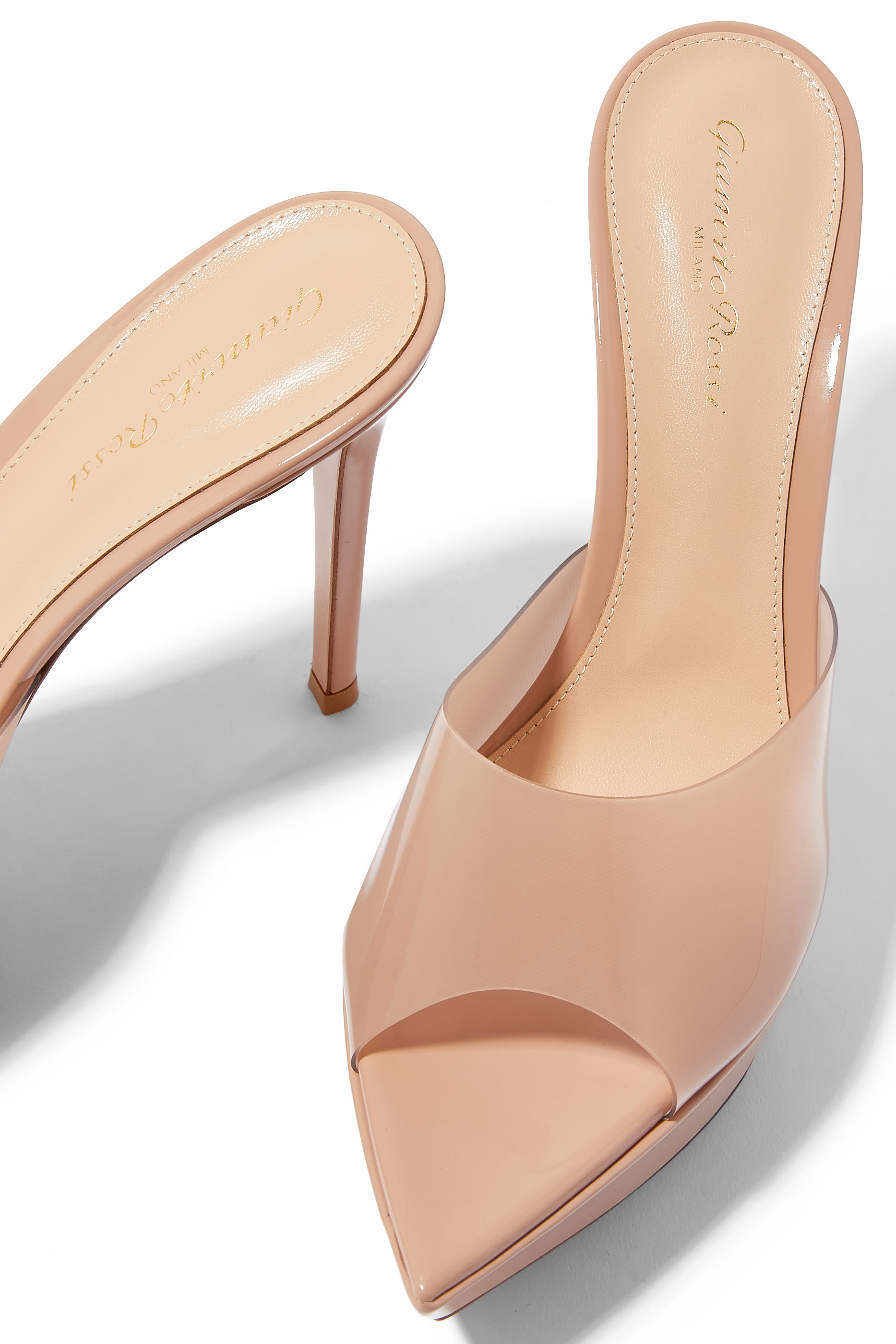 حذاء بيتي 85 مفتوح بنعل سميك وأجزاء شفافة