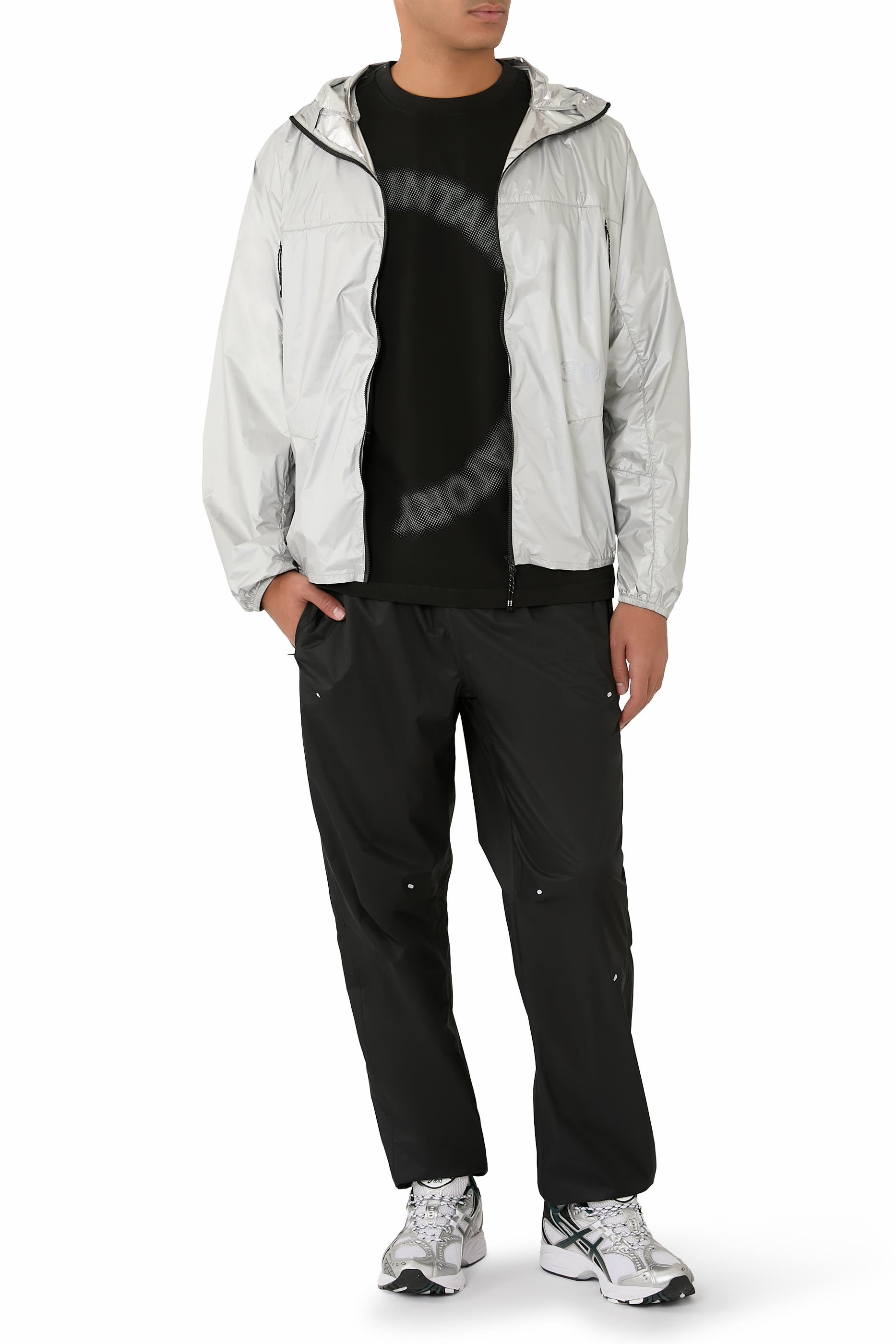 تيشيرت مزينة بشعار الماركة بتصميم دائري