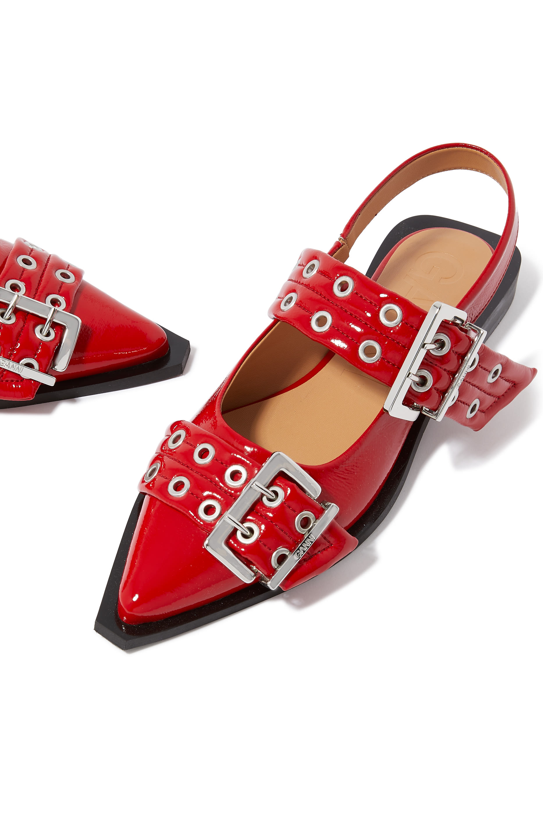 حذاء بالرينا بسير عريض ومشابك