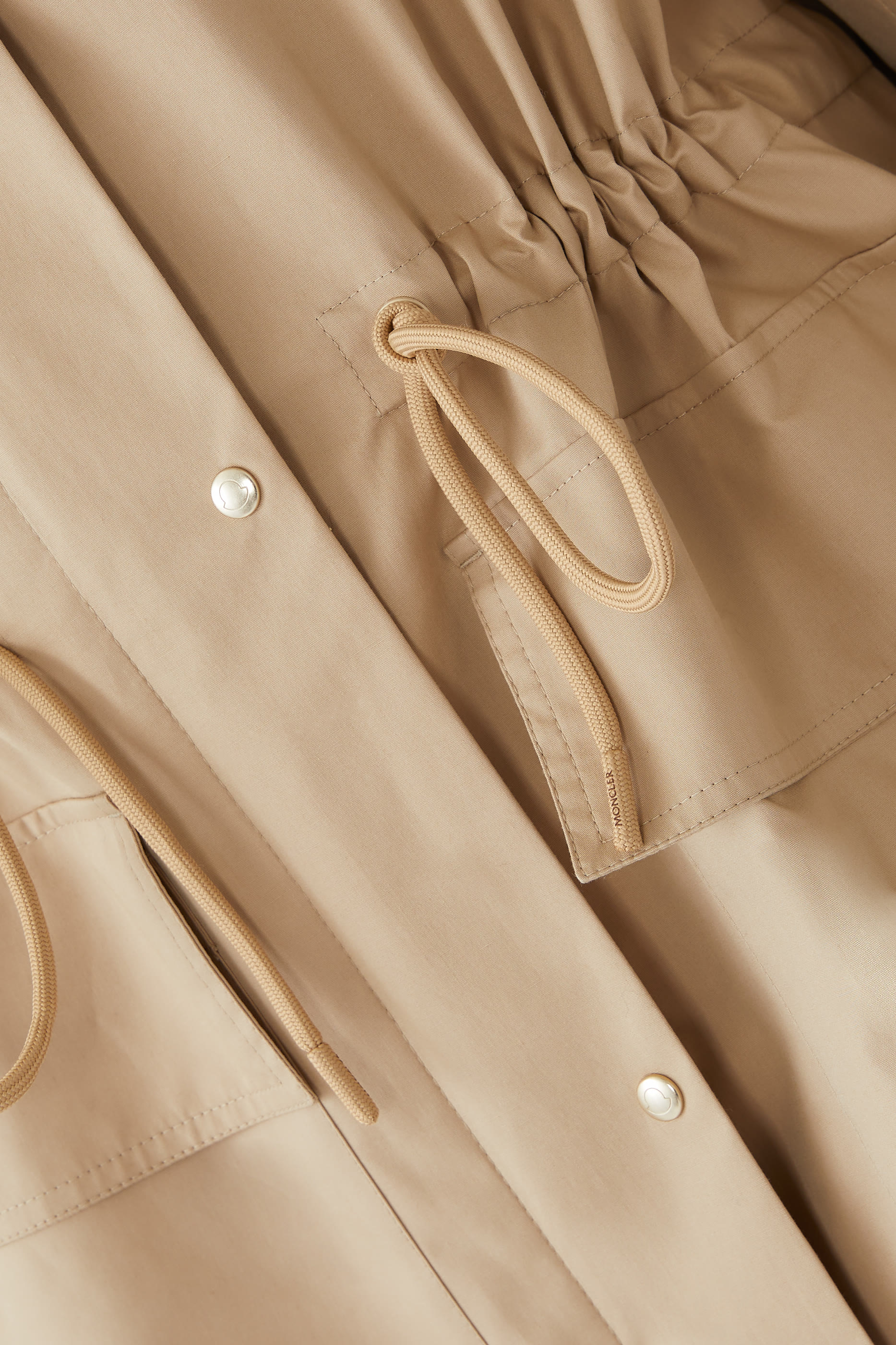 باركا غايون قصير بغطاء للرأس