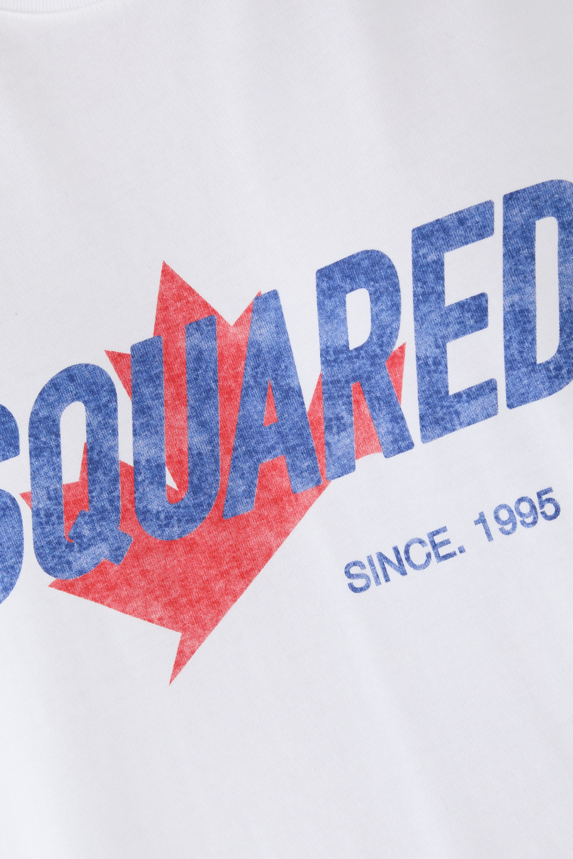 تيشيرت بشعار الماركة