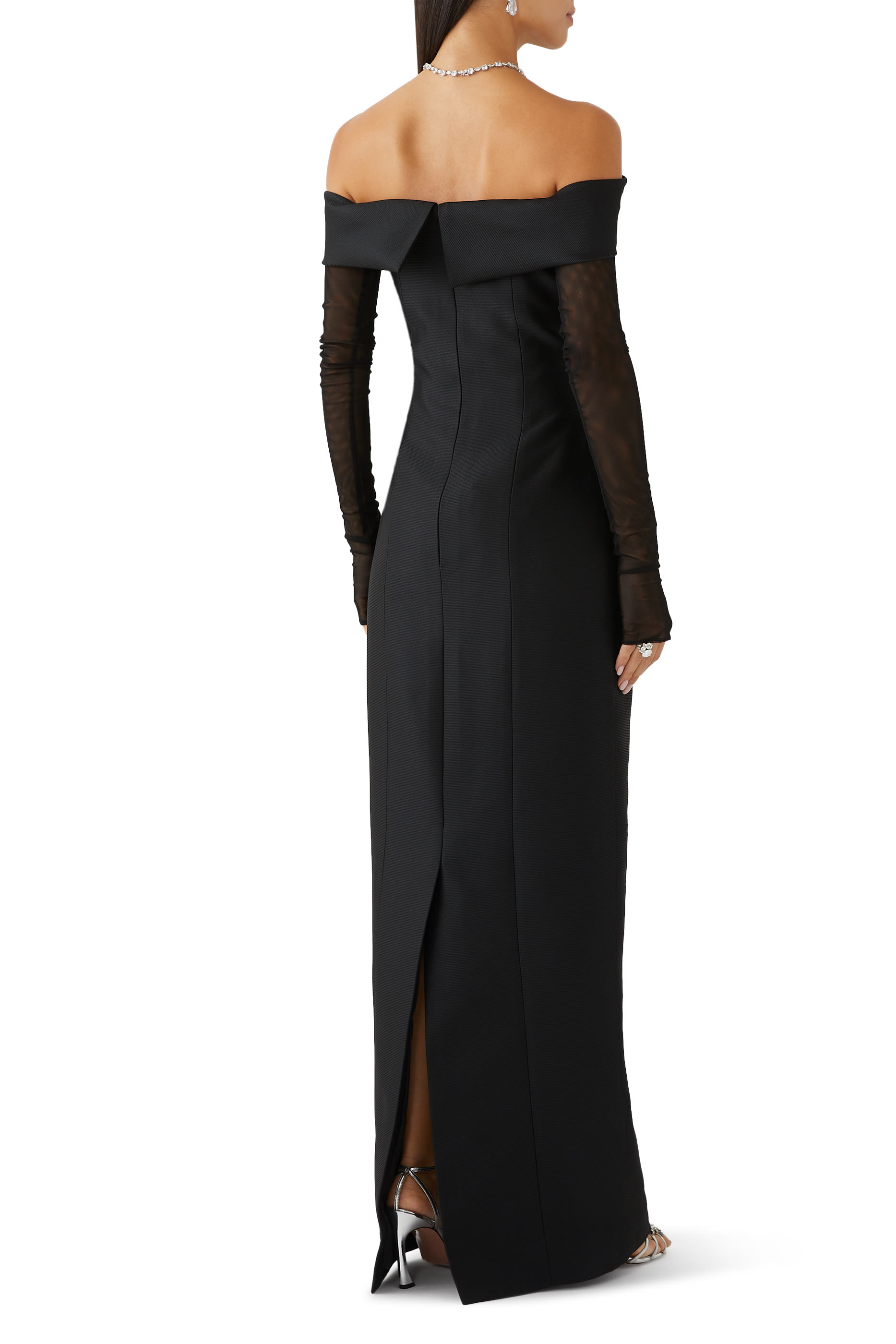 فستان ميكادو بيكيه بأكتاف مكشوفة وأكمام تول