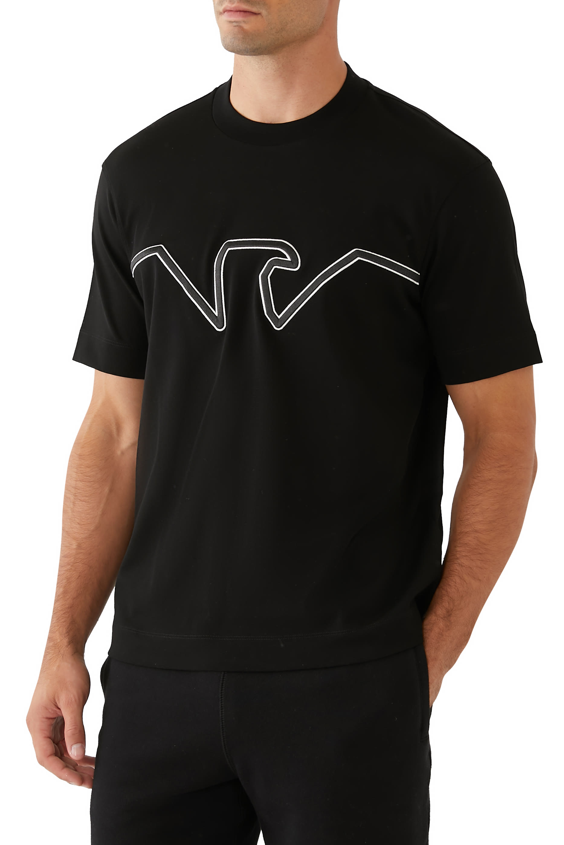 تيشيرت بشعار الماركة بحجم كبير