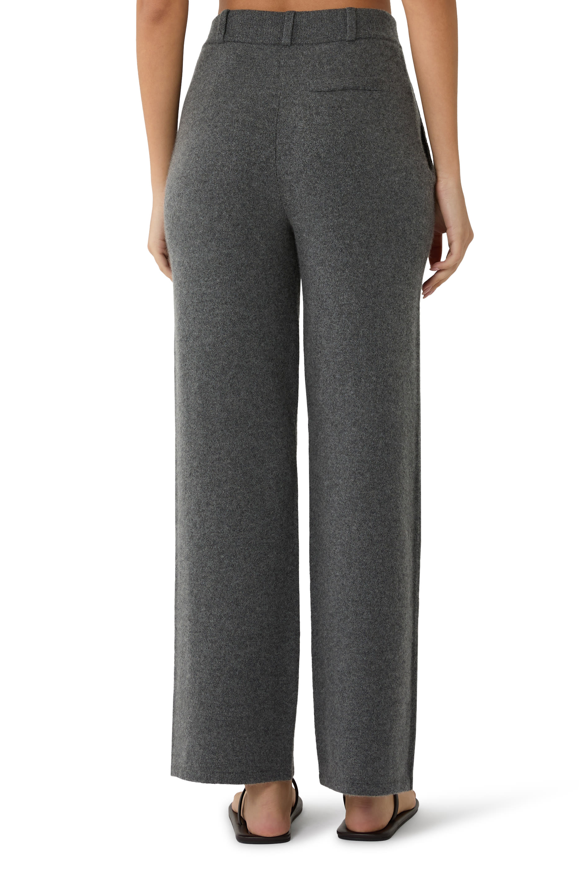 بنطال بقصة واسعة