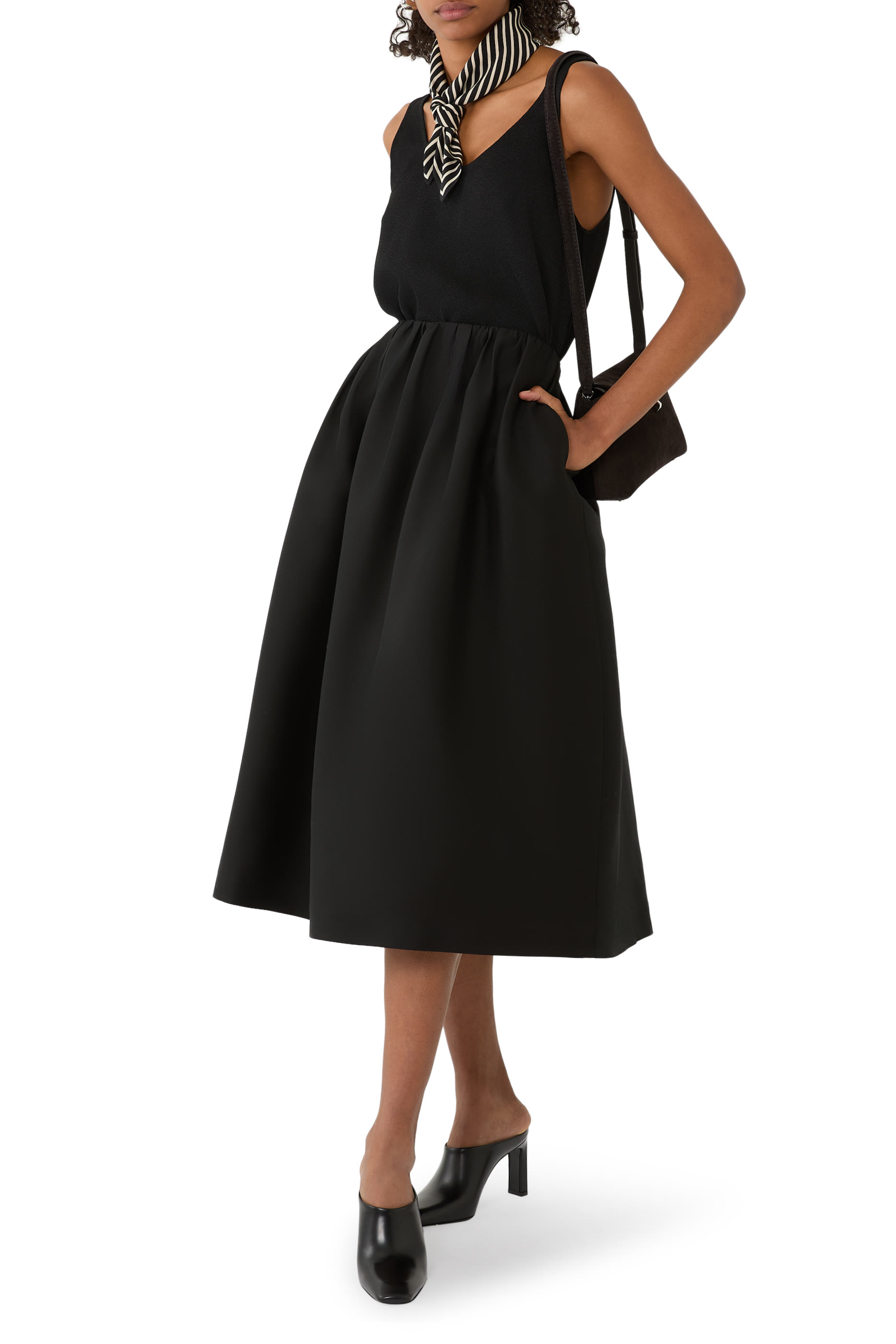 تنورة رسمية بكشكش