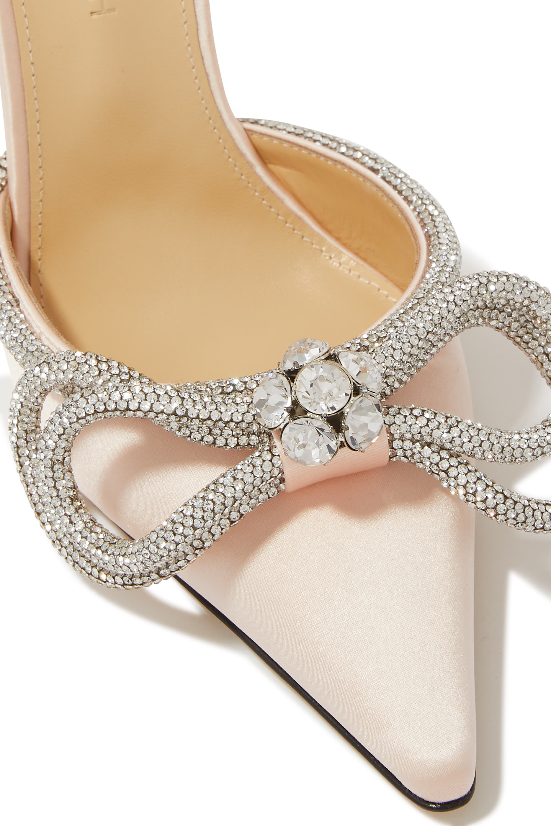 حذاء كلاسيك مرصع بالكريستال