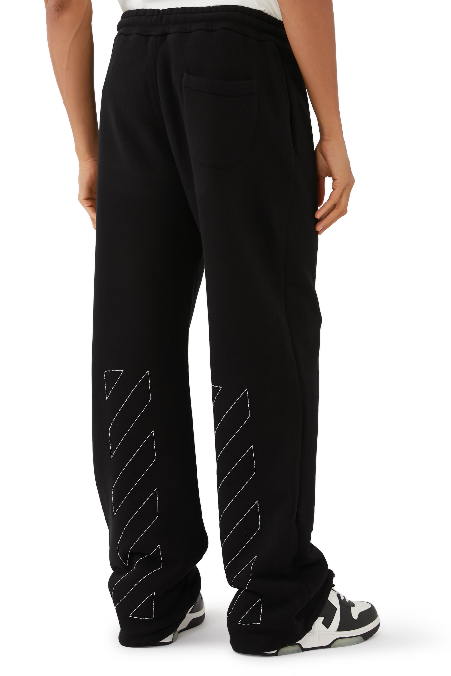 بنطال رياضي بشعار الماركة